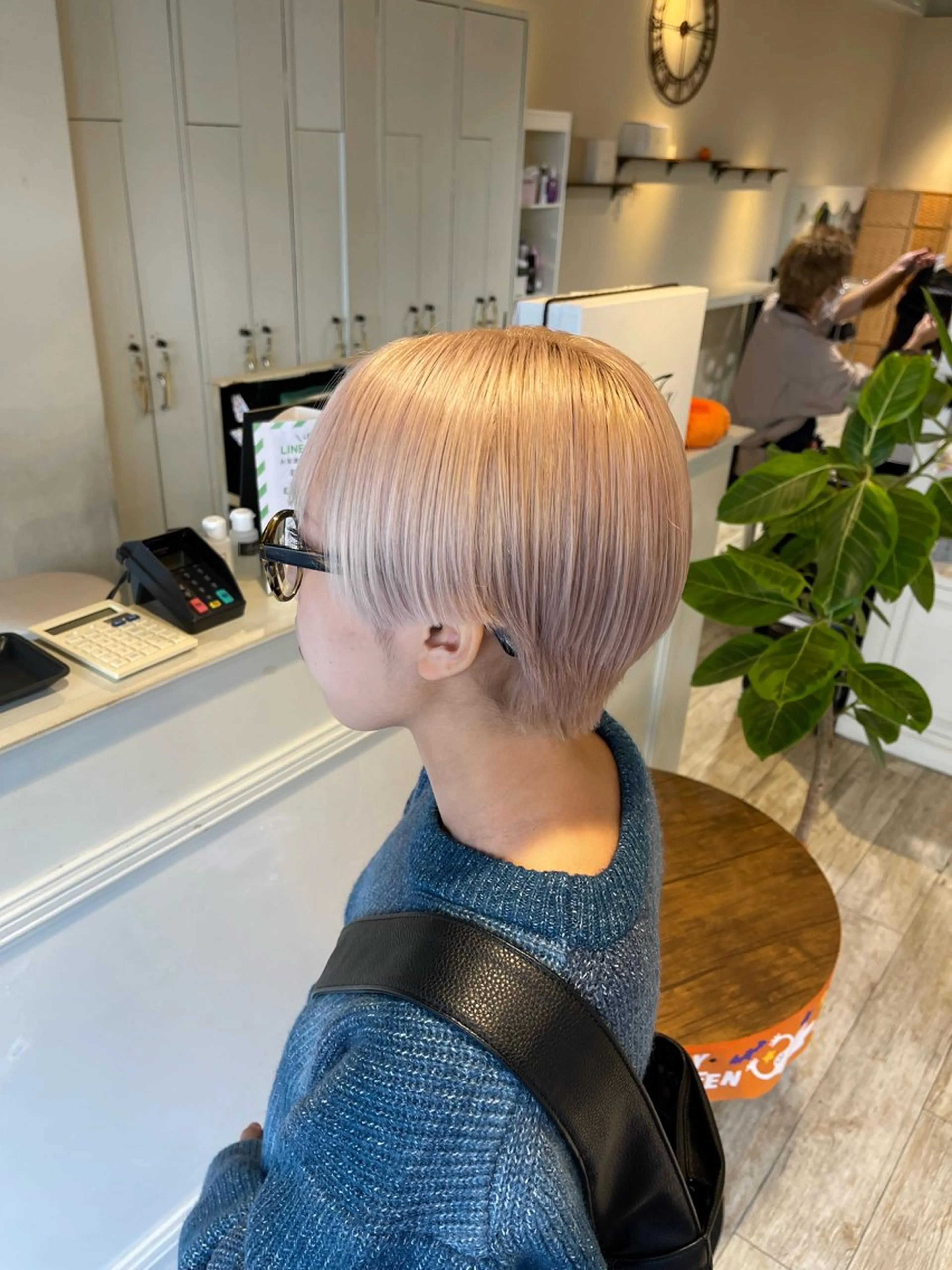 ショート ヘアカラー トリートメント 六反 仁哉のヘアスタイル