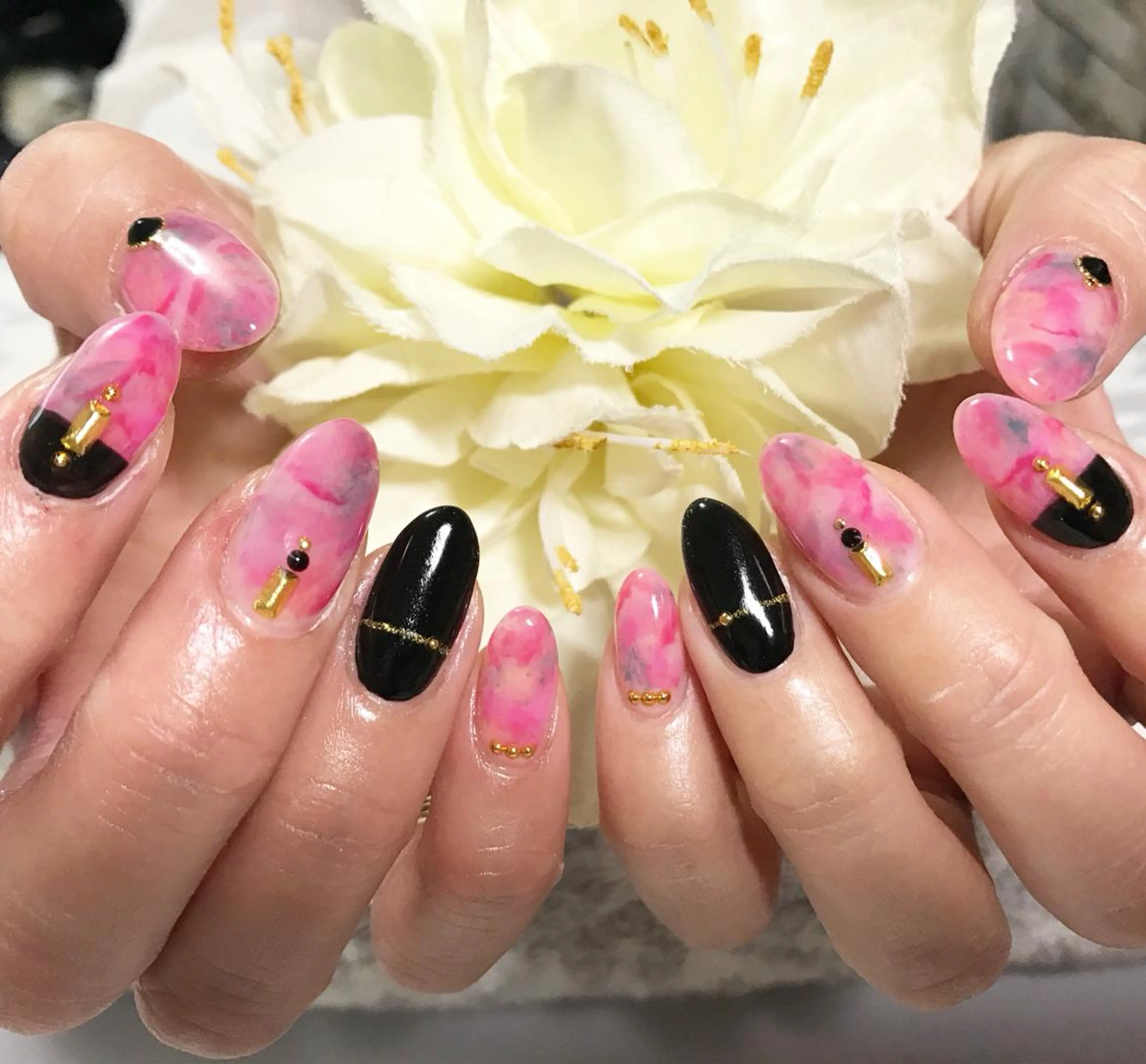 ネイル フットネイル ピンク シンプルネイル 春ネイル ホワイト nail fufla ♡yamane♡のネイルデザイン