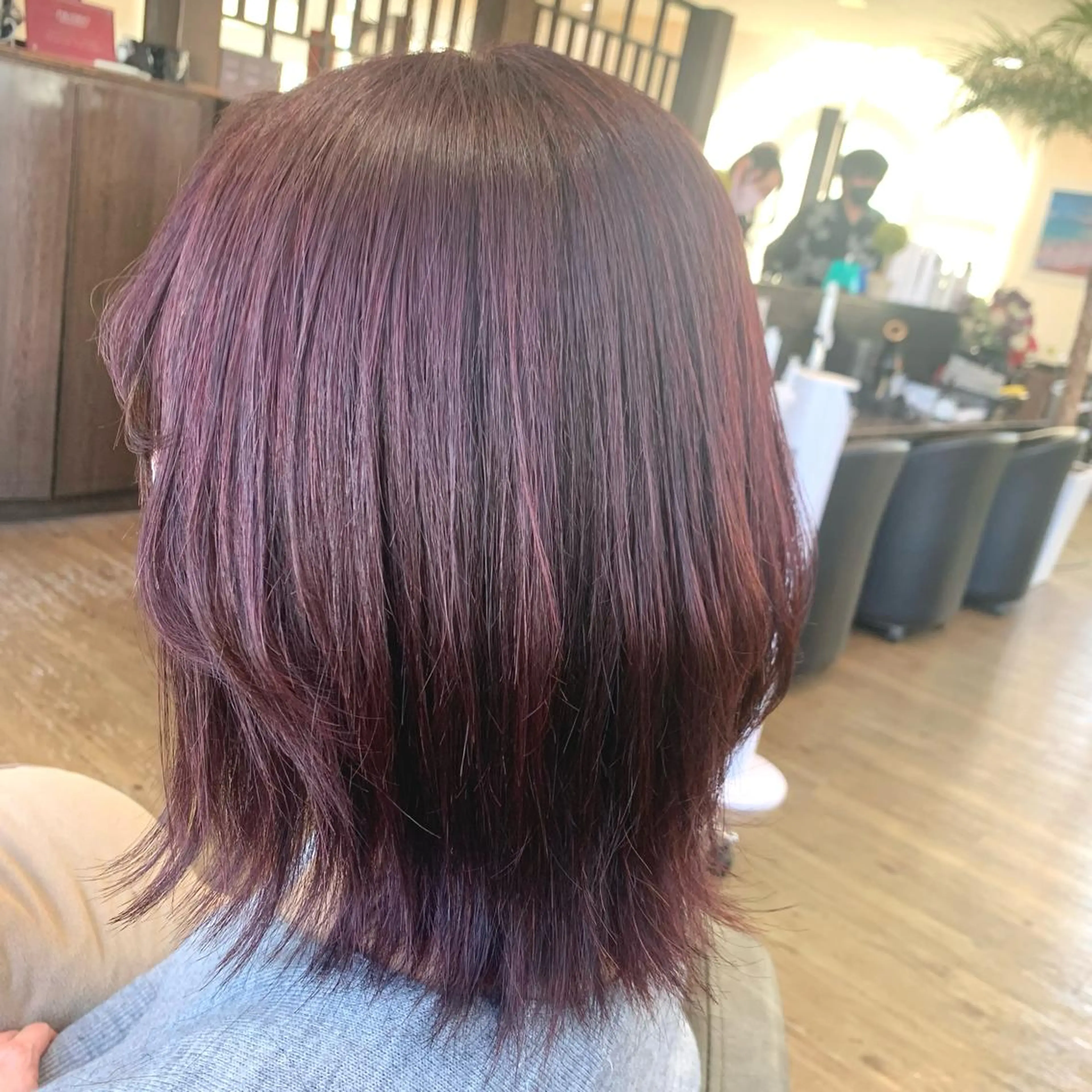 ミディアム カラー 佐藤 瑚碧のヘアスタイル