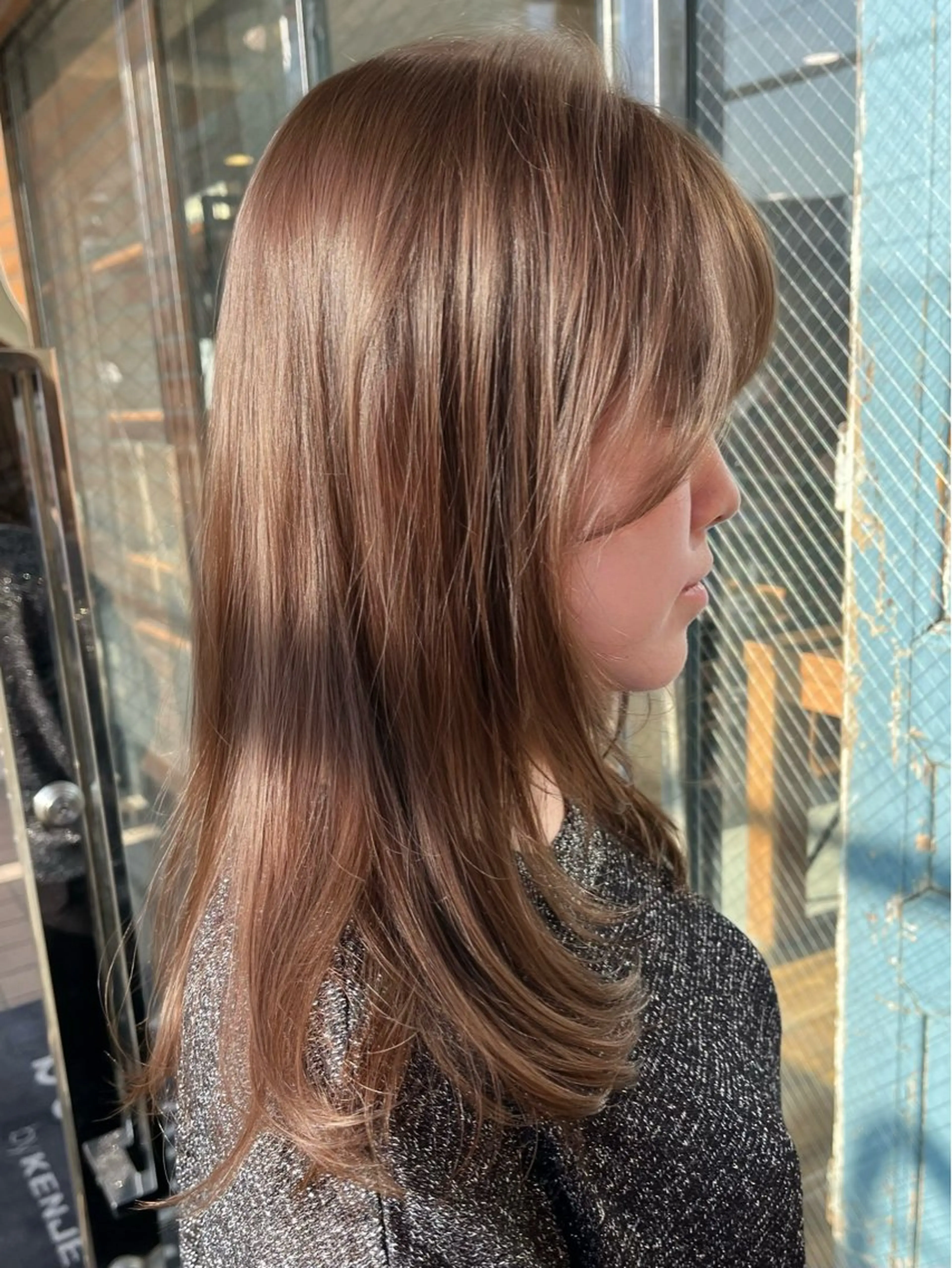 ロング カラー ベージュカラー 透明感カラー ミルクティーベージュ レイヤーカット カット ヘアカラー トリートメント Vicky ブリーチ メンズカジュアルのヘアスタイル
