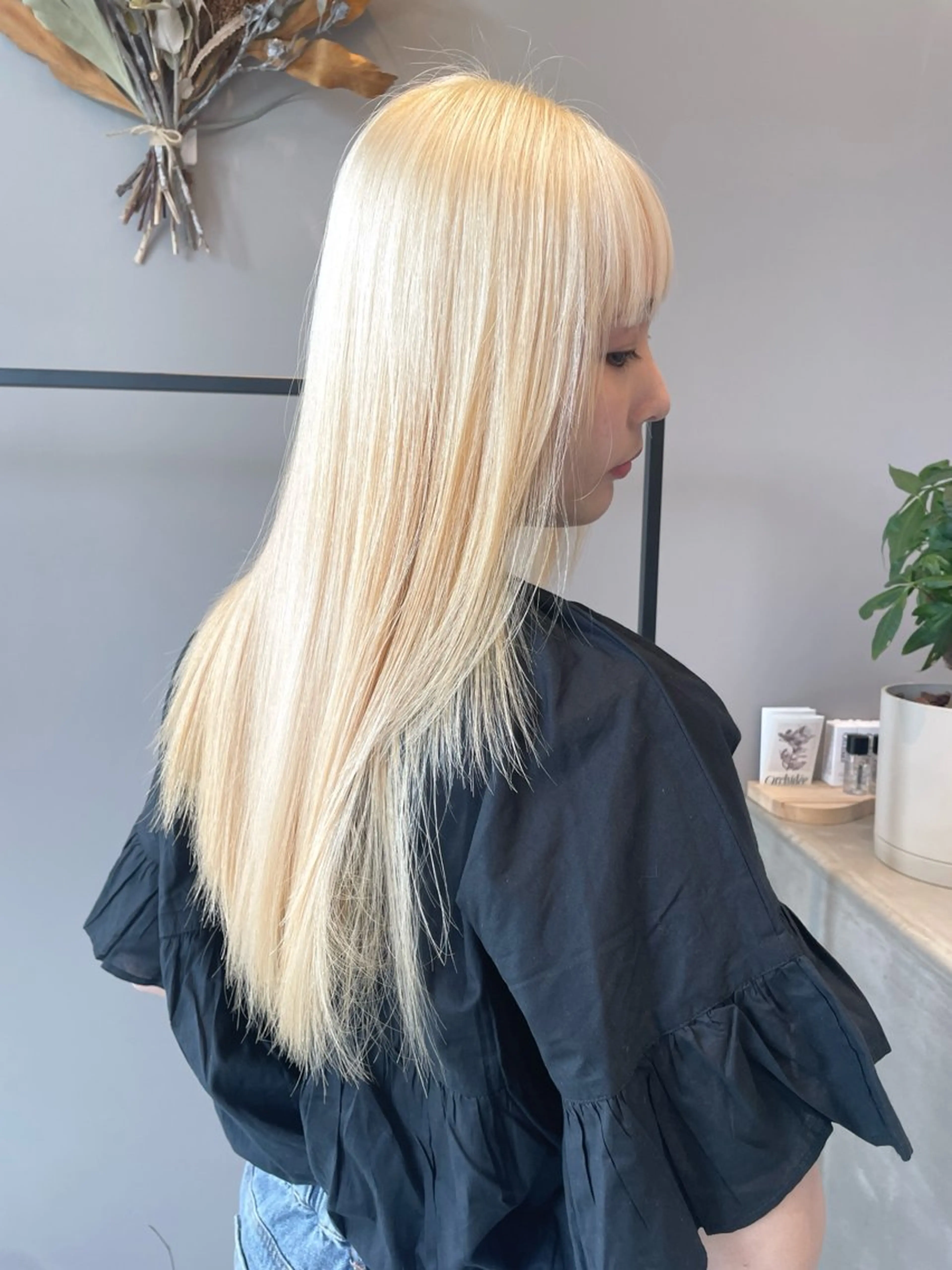 ロング カラー ブロンド ホワイトブロンド REINA /niil/女性限定のヘアスタイル