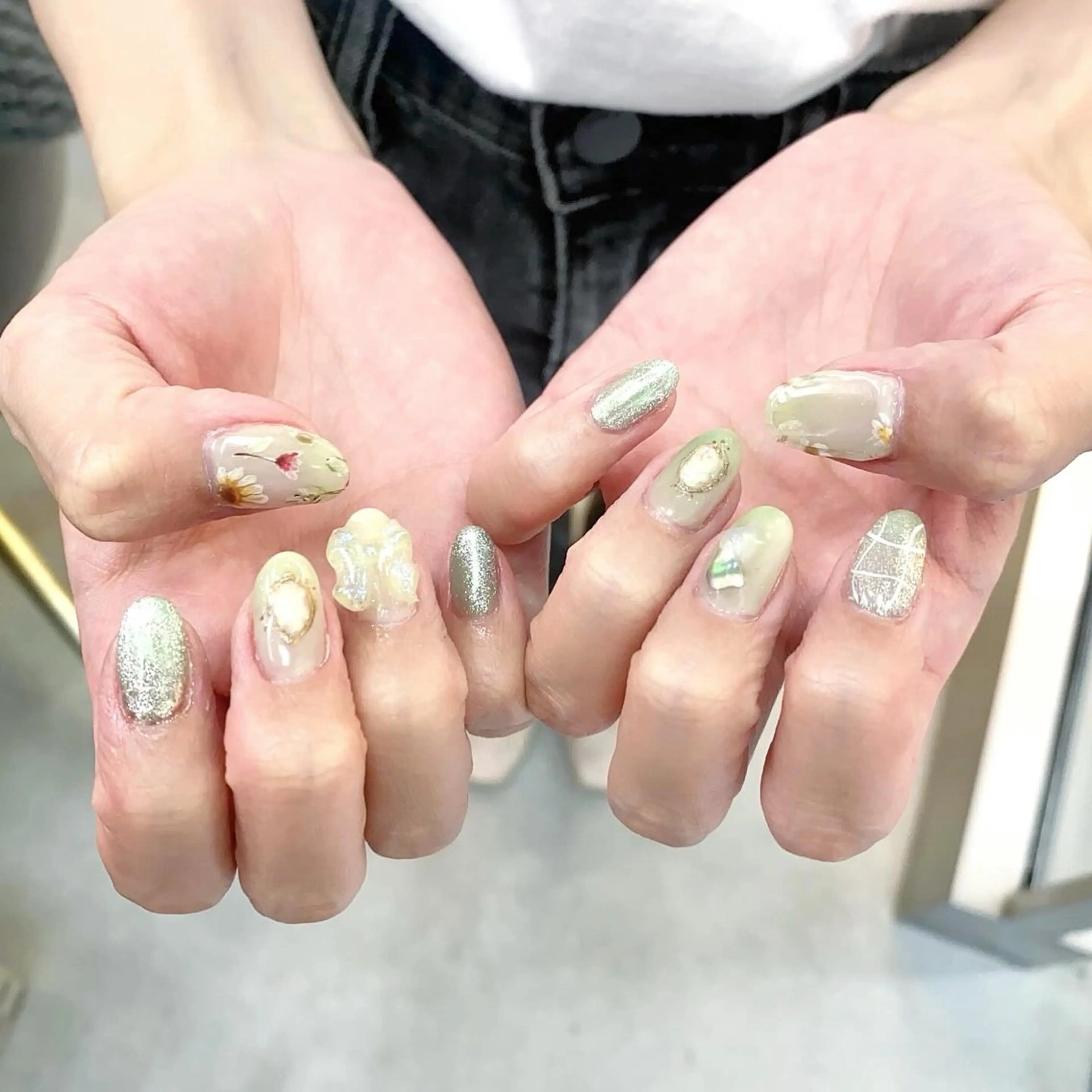 ネイル アートネイル 持ち込み ハンドネイル フットネイル Nailsalon mui.所属・中家 亜紗子のネイルデザイン