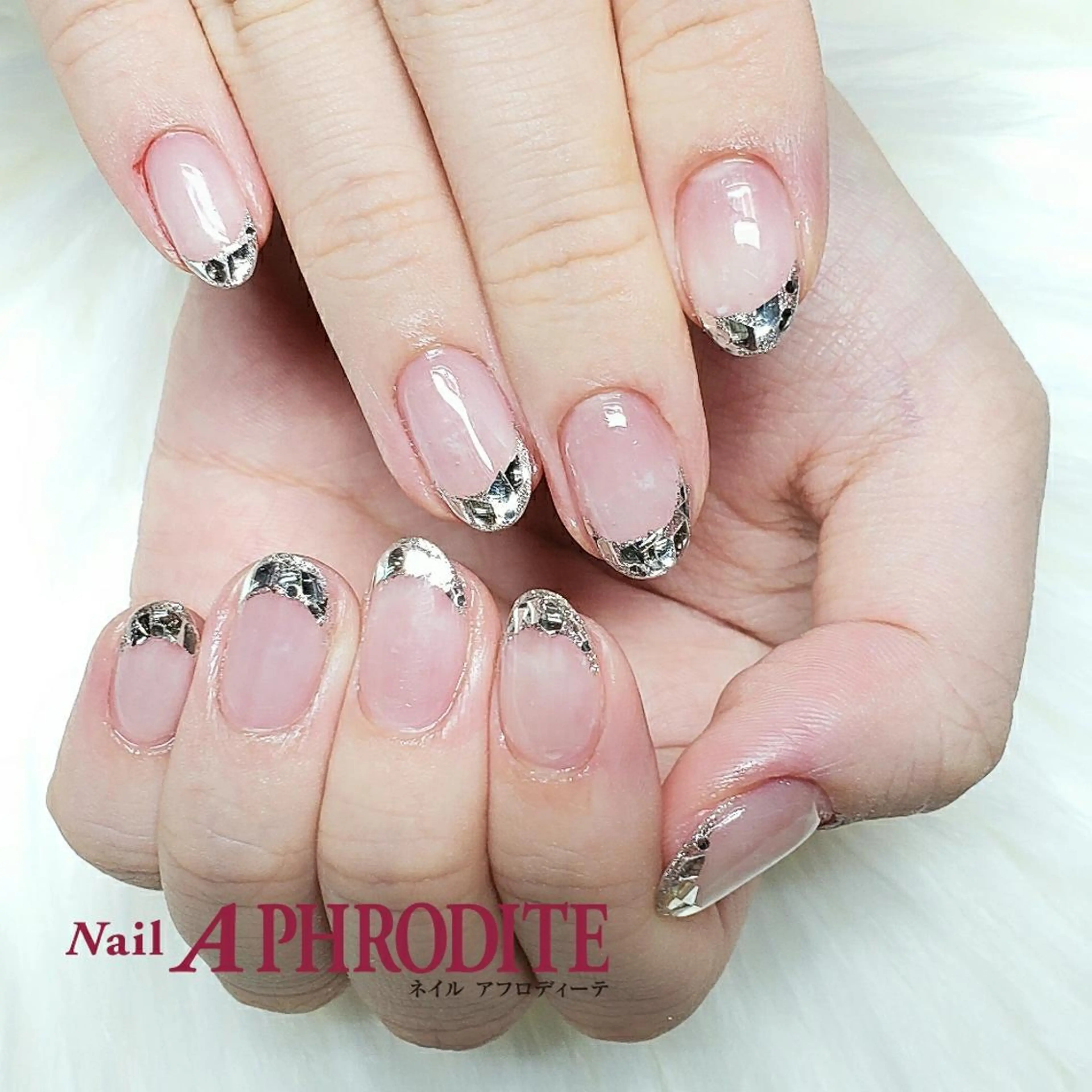 セミロング ネイル オーロラネイル クリアネイル ジェルネイル シルバー ソフトジェル ハンドネイル Nail  Aphroditeのネイルデザイン