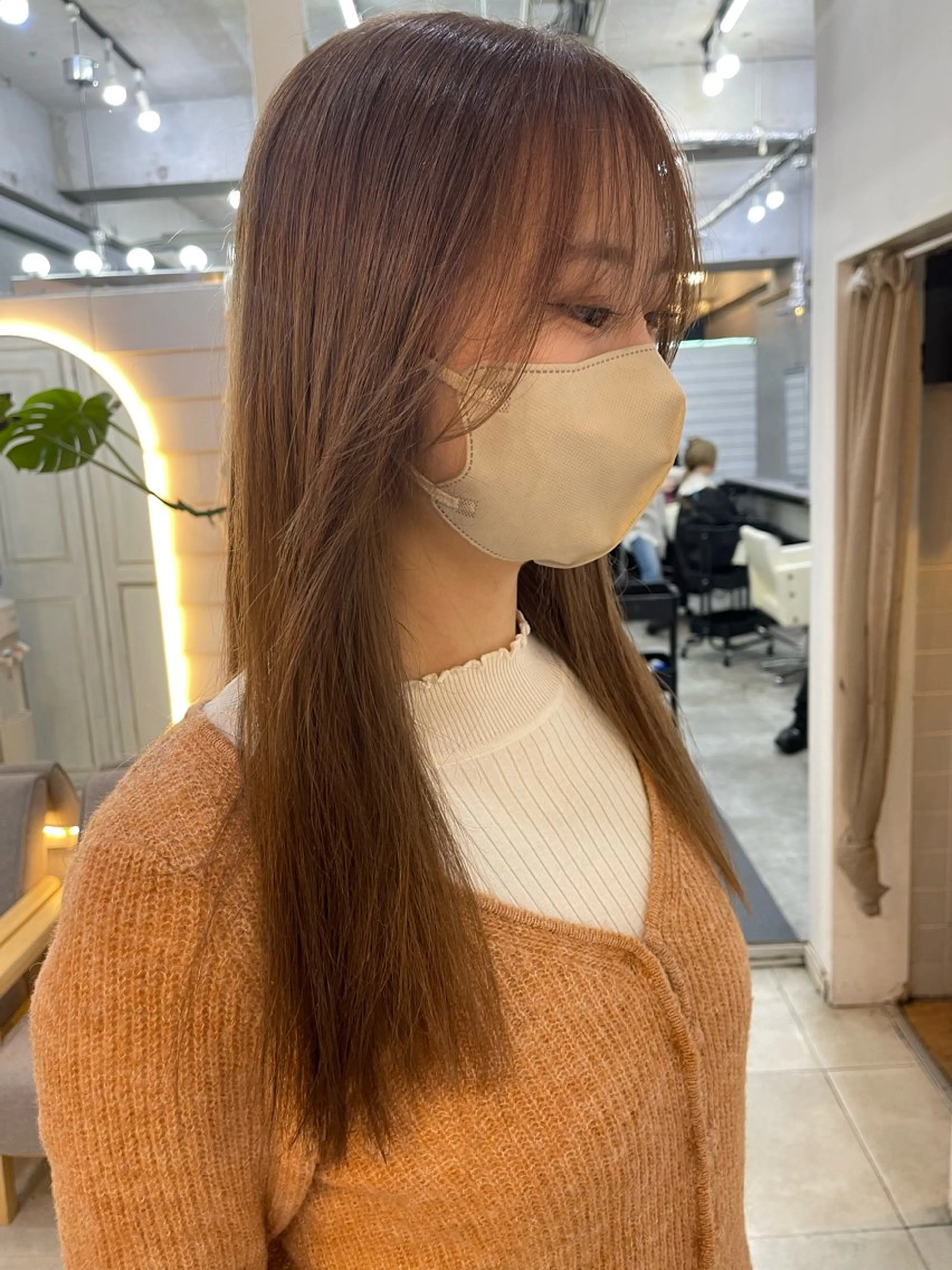 セミロング カラー ブリーチ ケアブリーチ デザインカラー ダブルカラー イヤリングカラー TATSUブリーチ/ ミルクティーベージュのヘアスタイル