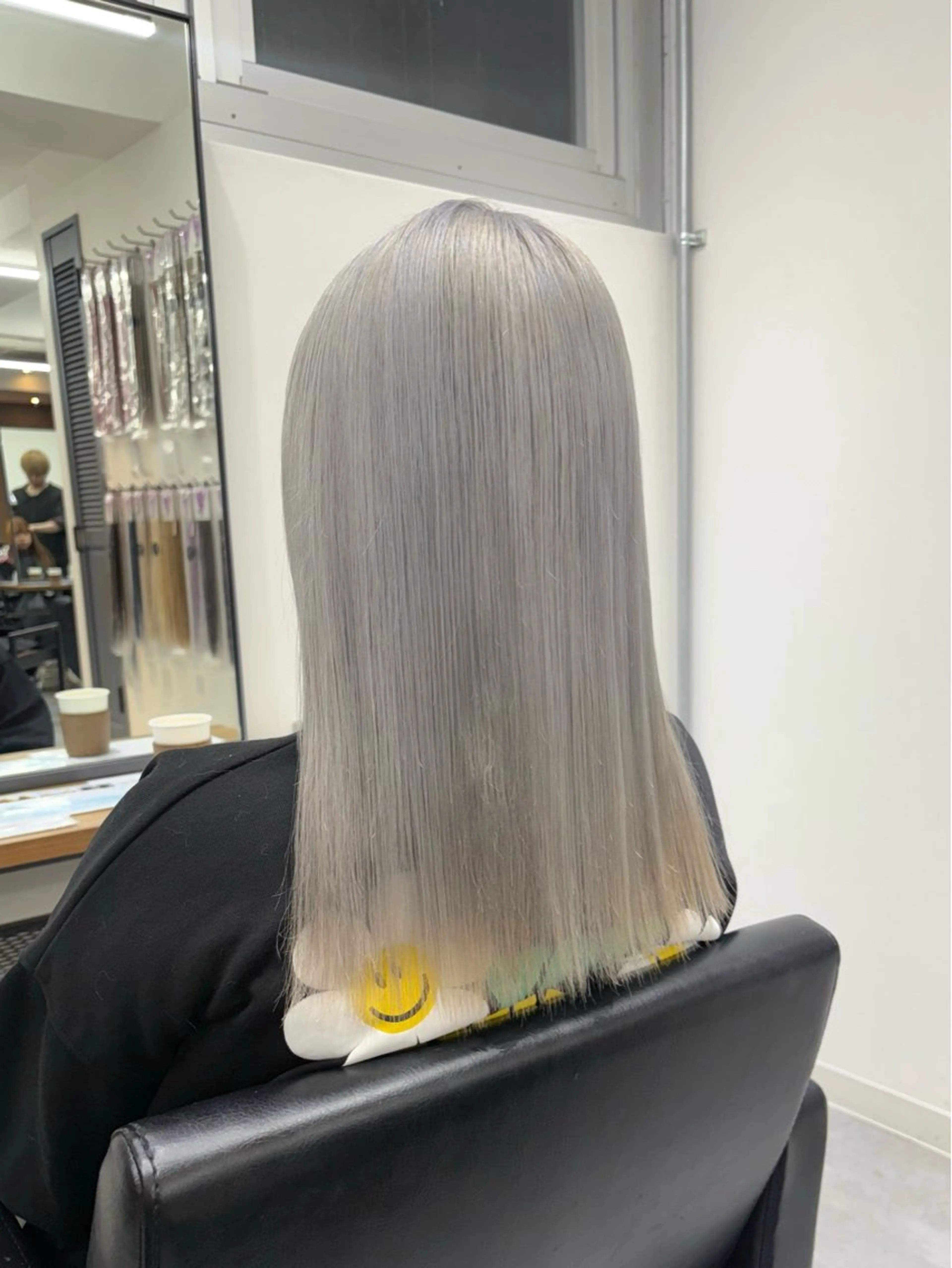 ミディアム カラー ブリーチ シルバー ホワイトシルバー ヘアカラー トリートメント ENA💗NEXT /ハイトーンエクステのヘアスタイル