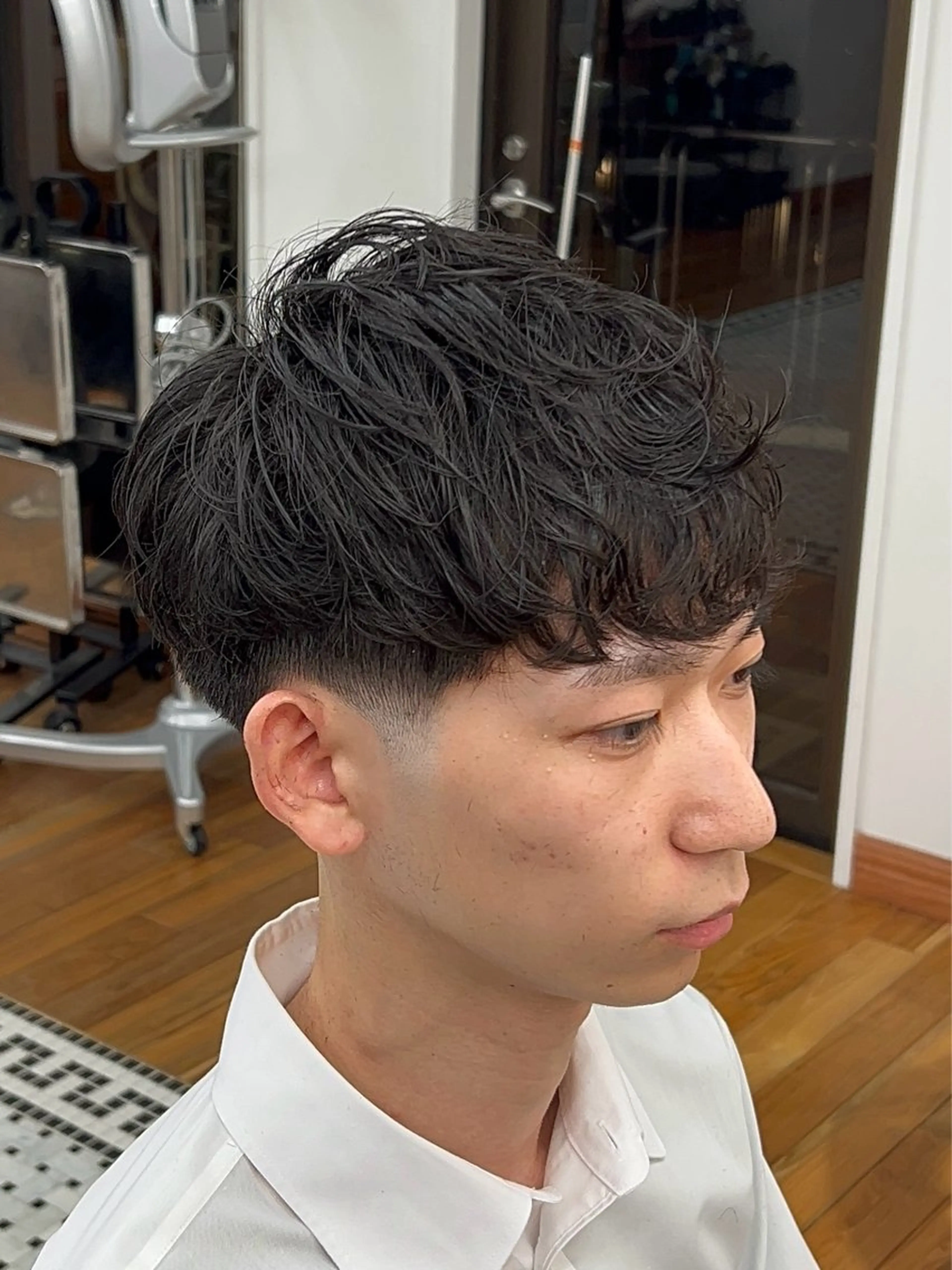 ショート パーマ メンズ フェードカット メンズパーマ カット メンズカット✂️ スキンフェード伊藤陸のヘアスタイル