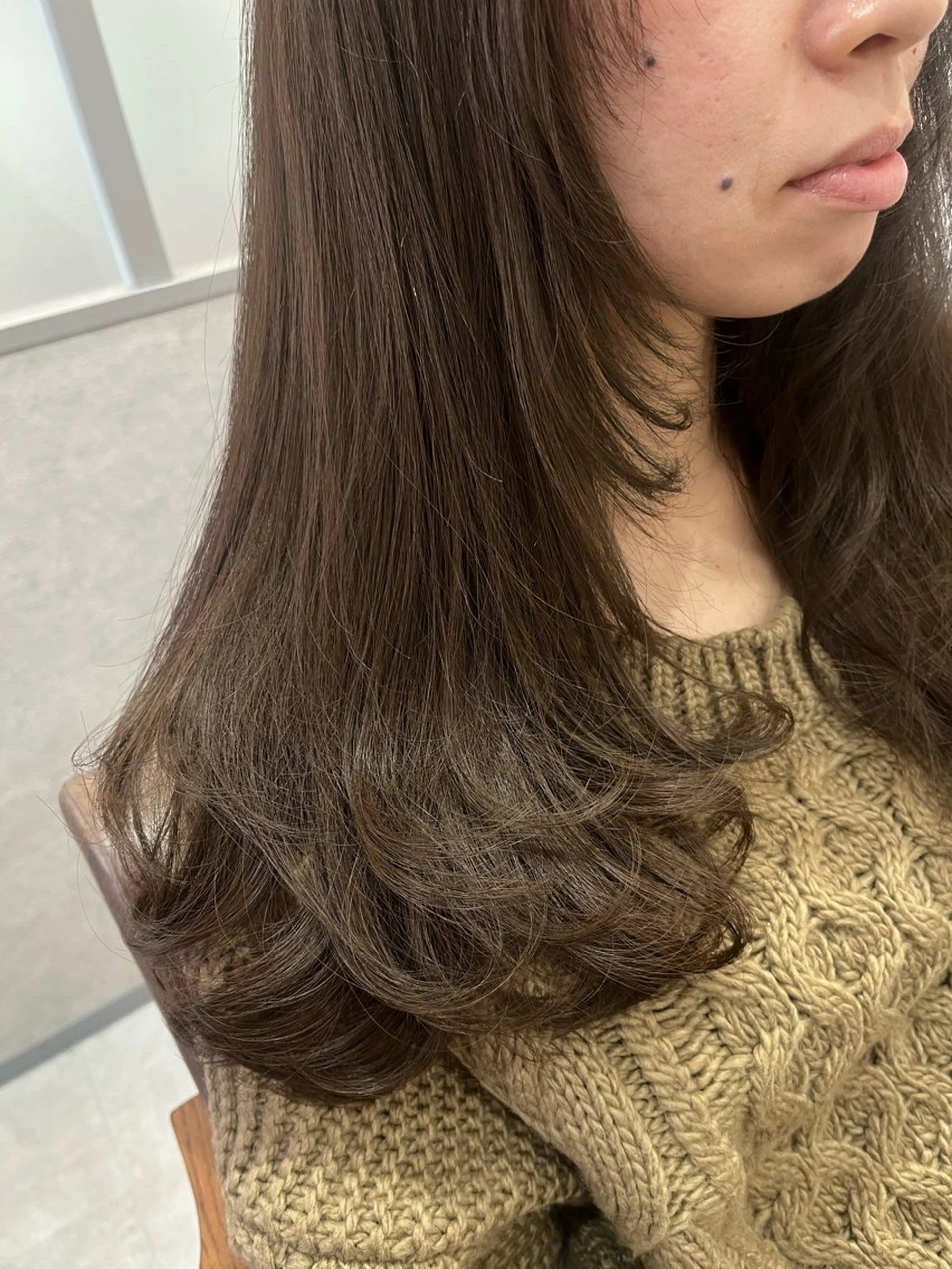ロング 顔まわりレイヤー レイヤーカット 暖色＊ベージュ ＊くらたあやかのヘアスタイル