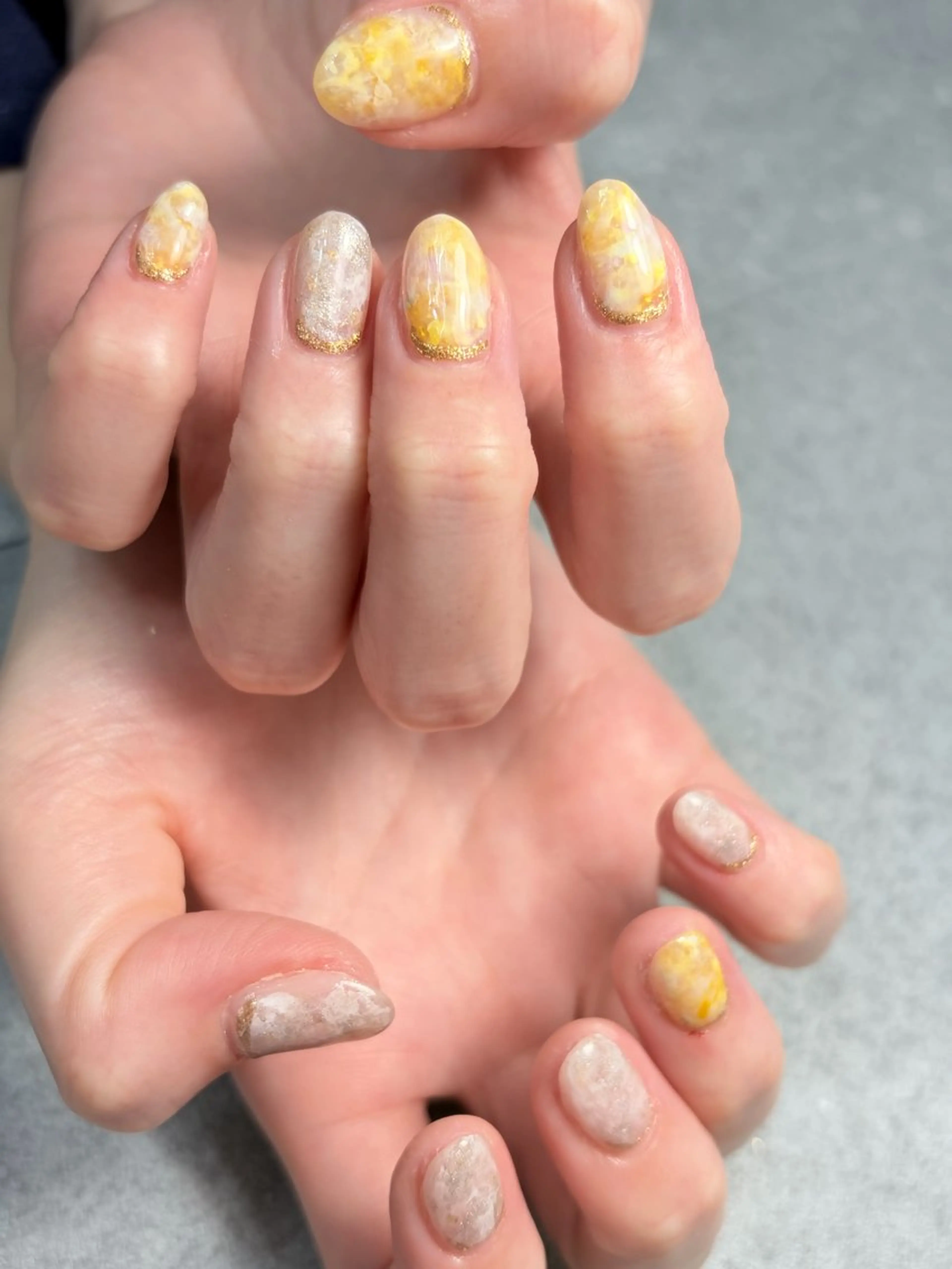 ネイル 春ネイル 黄色 ハンドネイル フットネイル oki nailのネイルデザイン