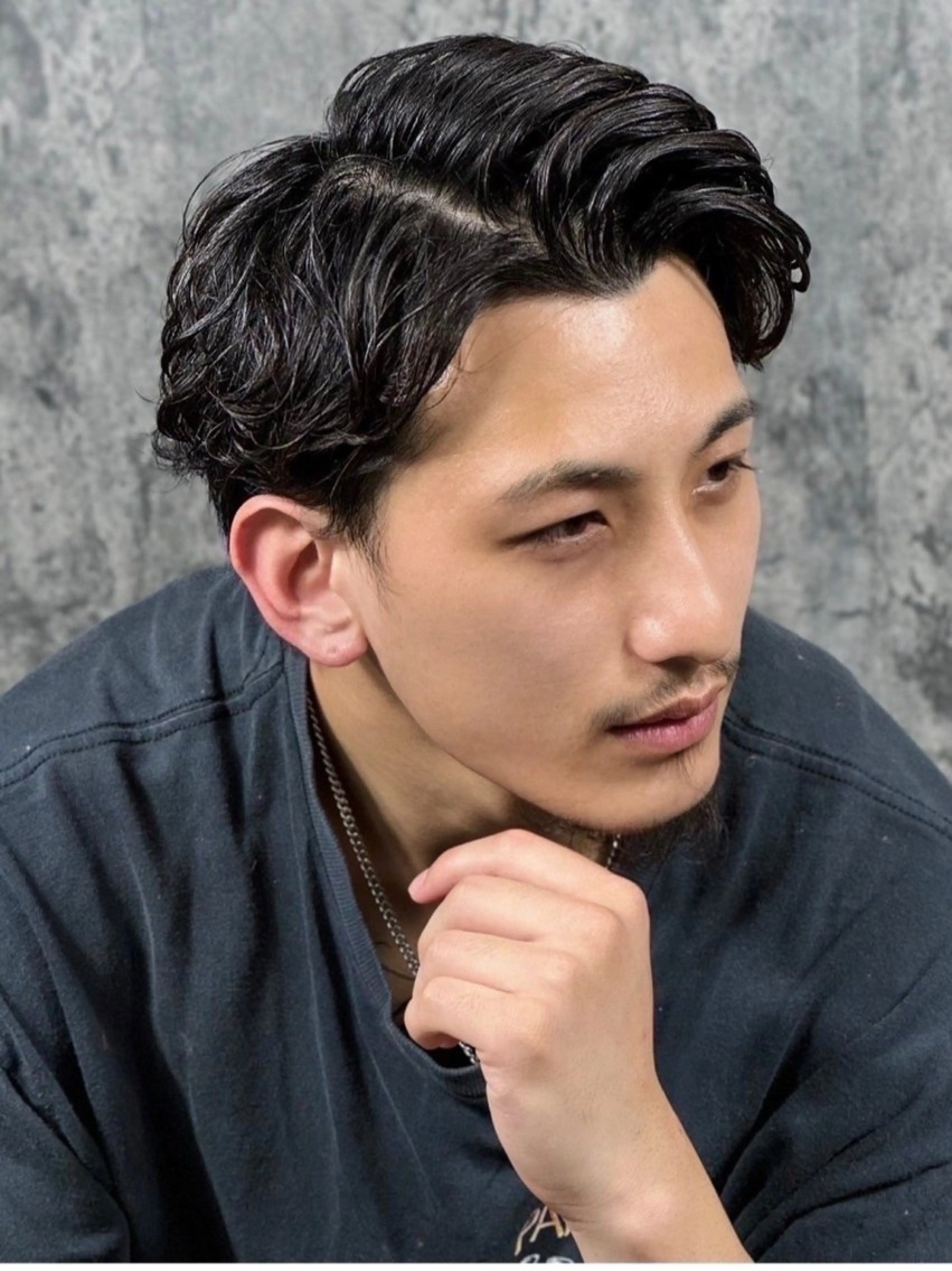 ミディアム パーマ メンズ ミディアムパーマ ビジネス メンズパーマ 奥山 昇陽のヘアスタイル