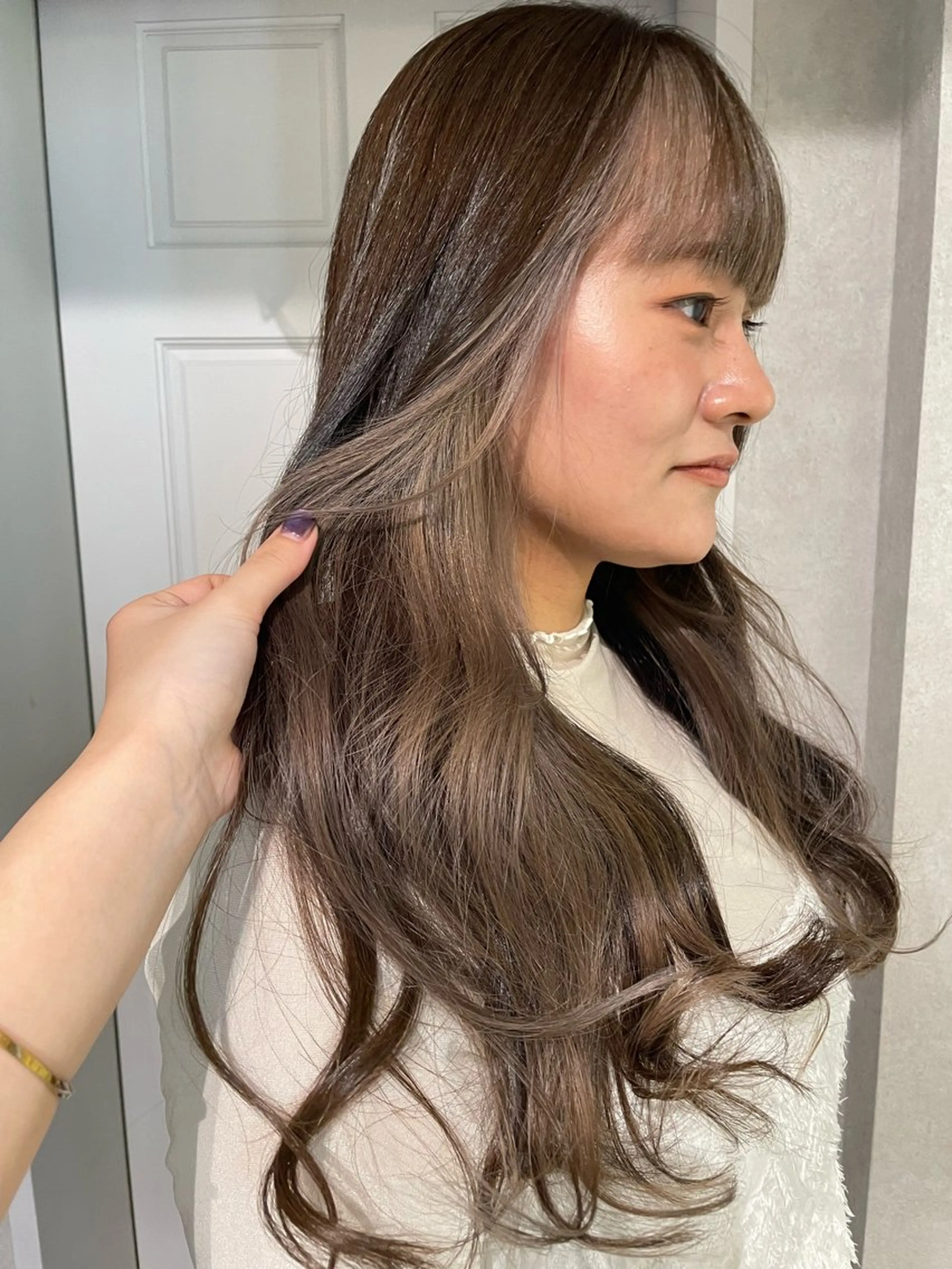 セミロング カラー ブリーチ イヤリングカラー ヘアカラー ナチュラル透明感🌱 小山美樹子のヘアスタイル