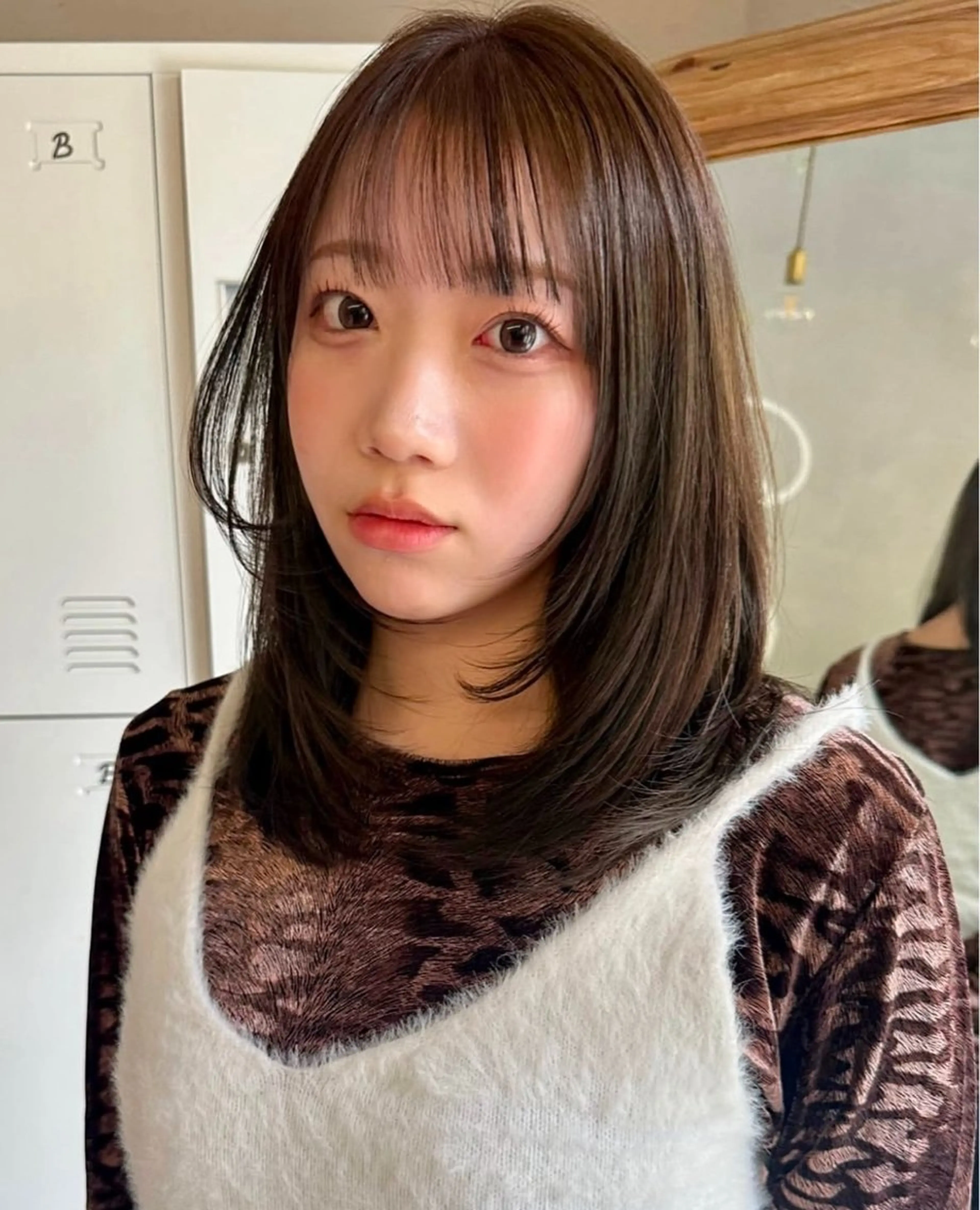 ミディアム カラー ブラウンカラー ミルクティーブラウン ハイトーン縮毛/縮毛 なーな🎀🤍のヘアスタイル