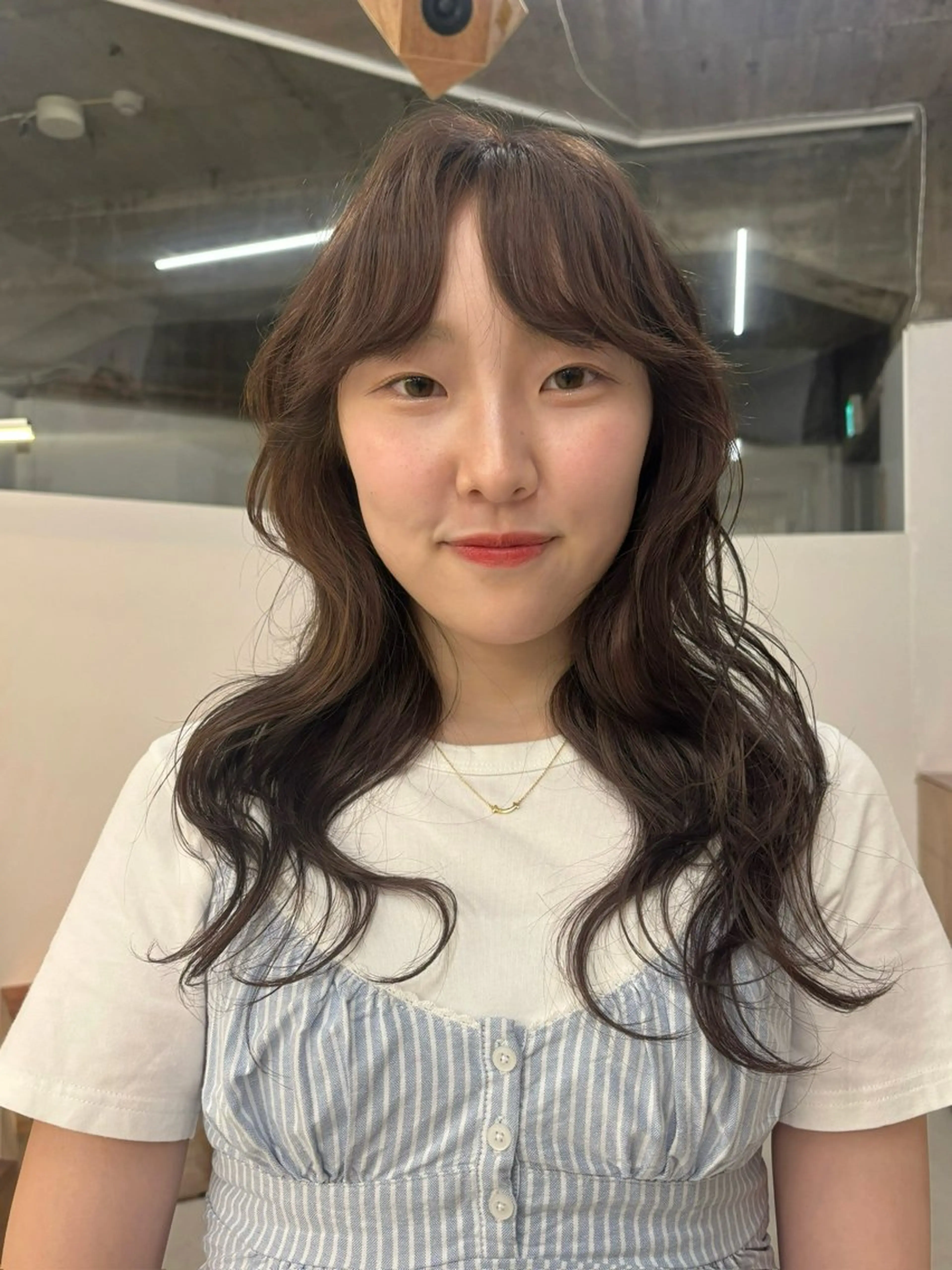 ロング ami/大阪/暖色 /レイヤーカットのヘアスタイル