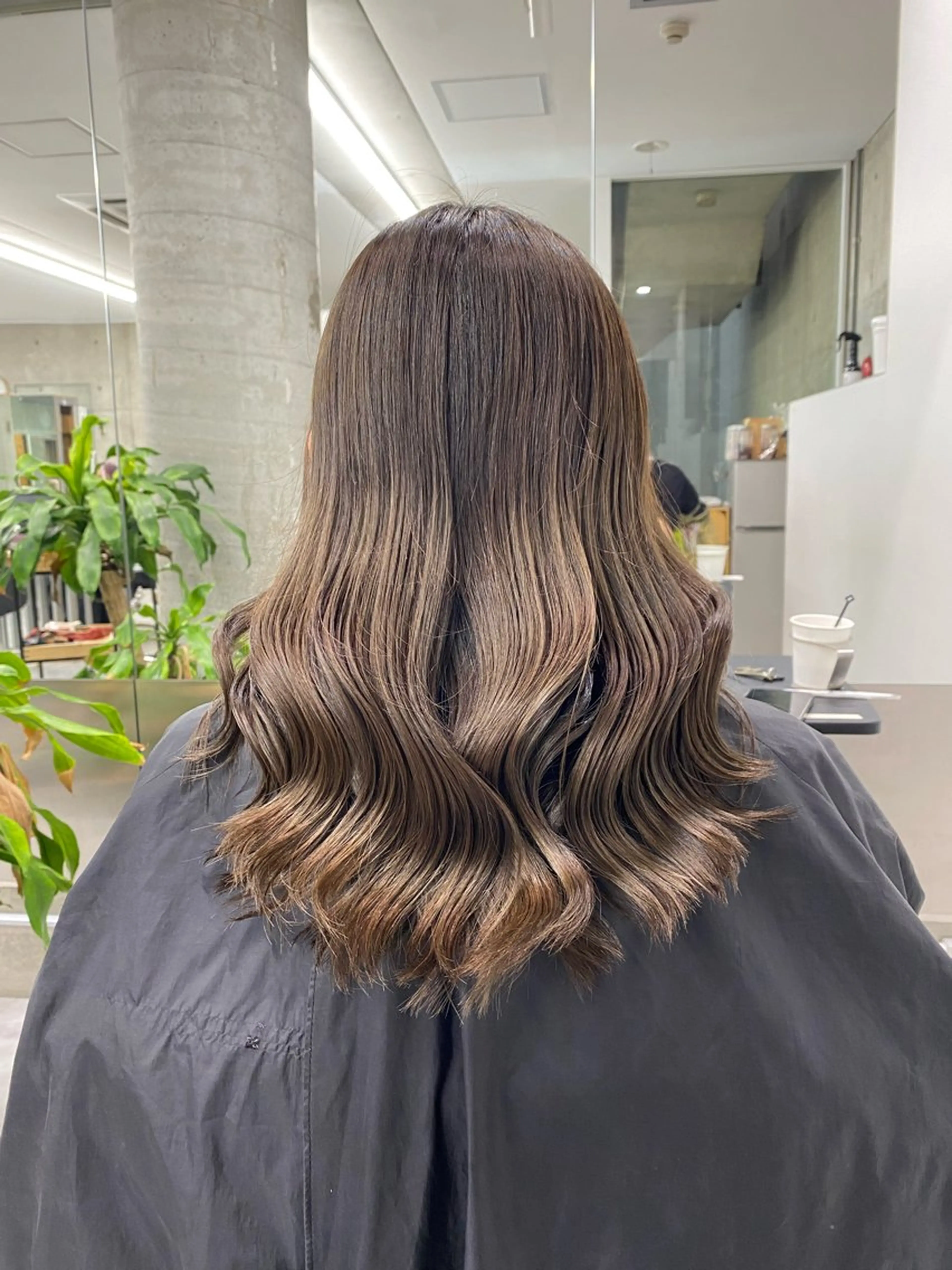 《🌟人気No. 1🌟》高発色エドルカラー+残留ダメージ除去処理トリートメント+毛先カット🫧の写真