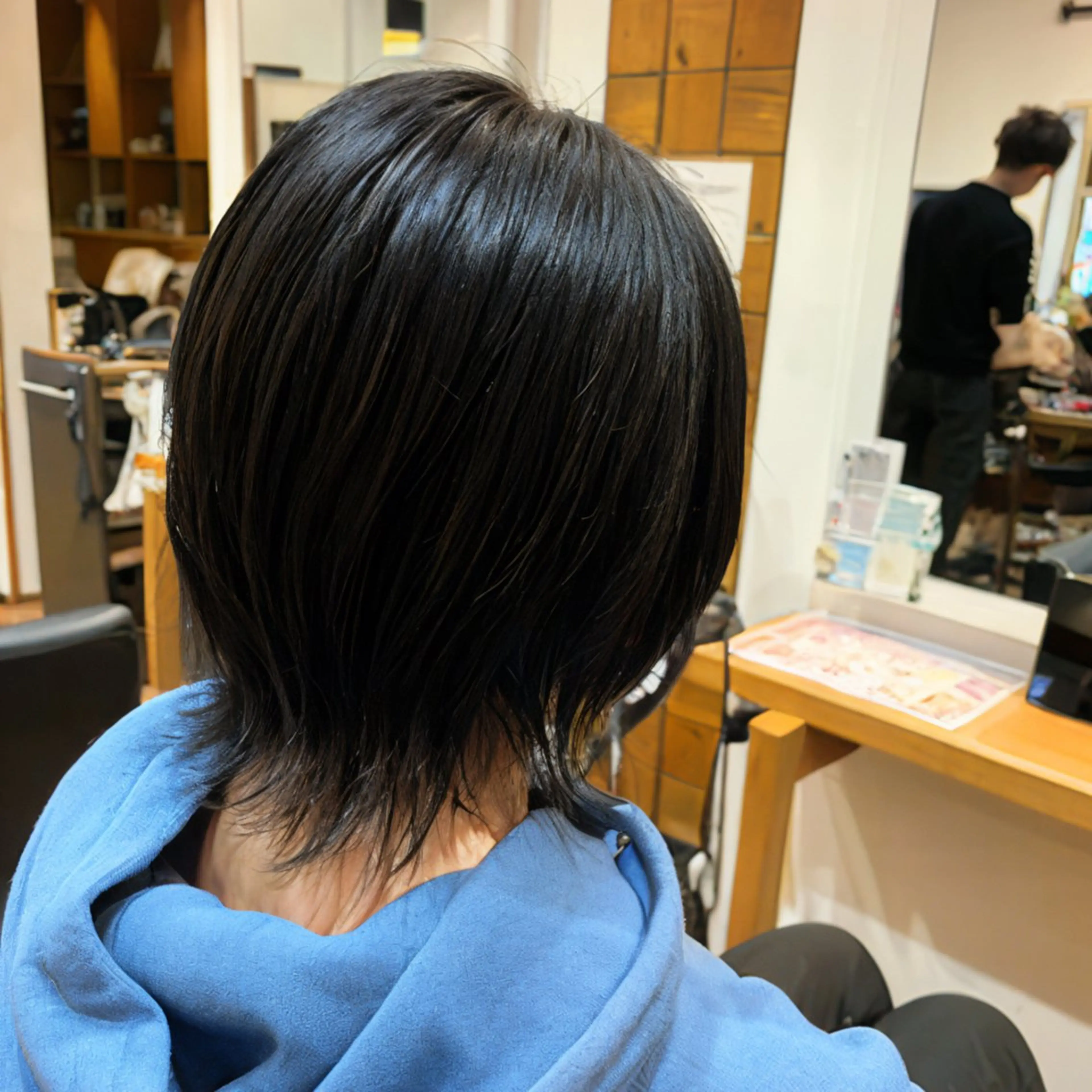 ミディアム カラー イヤリングカラー イルミナカラー ボブ 縮毛矯正 ウルフカット 秋山知穂ショート/ 縮毛矯正はお任せ🧸のヘアスタイル