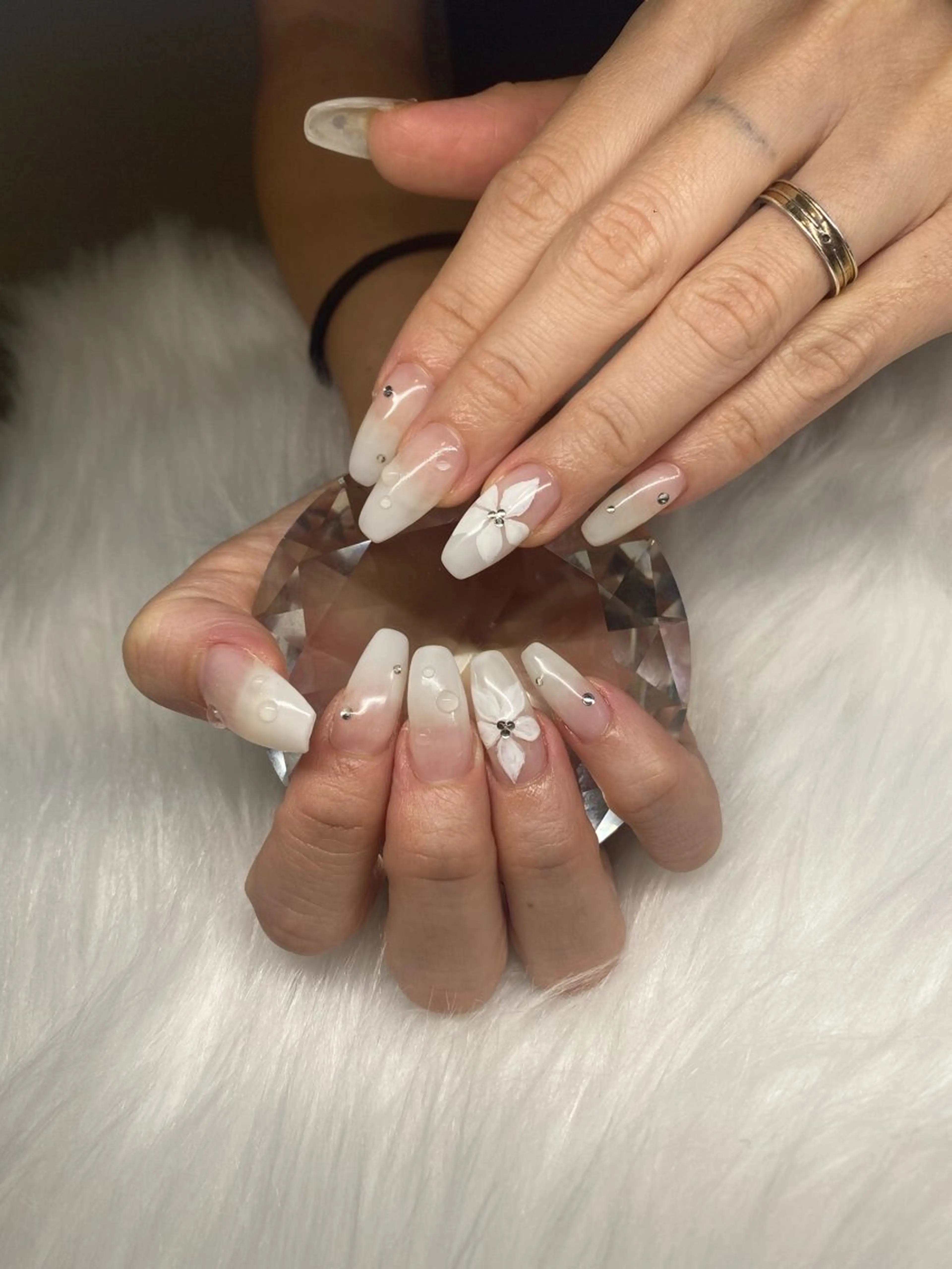 ネイル グラデーション ホワイト nail salon milkのネイルデザイン