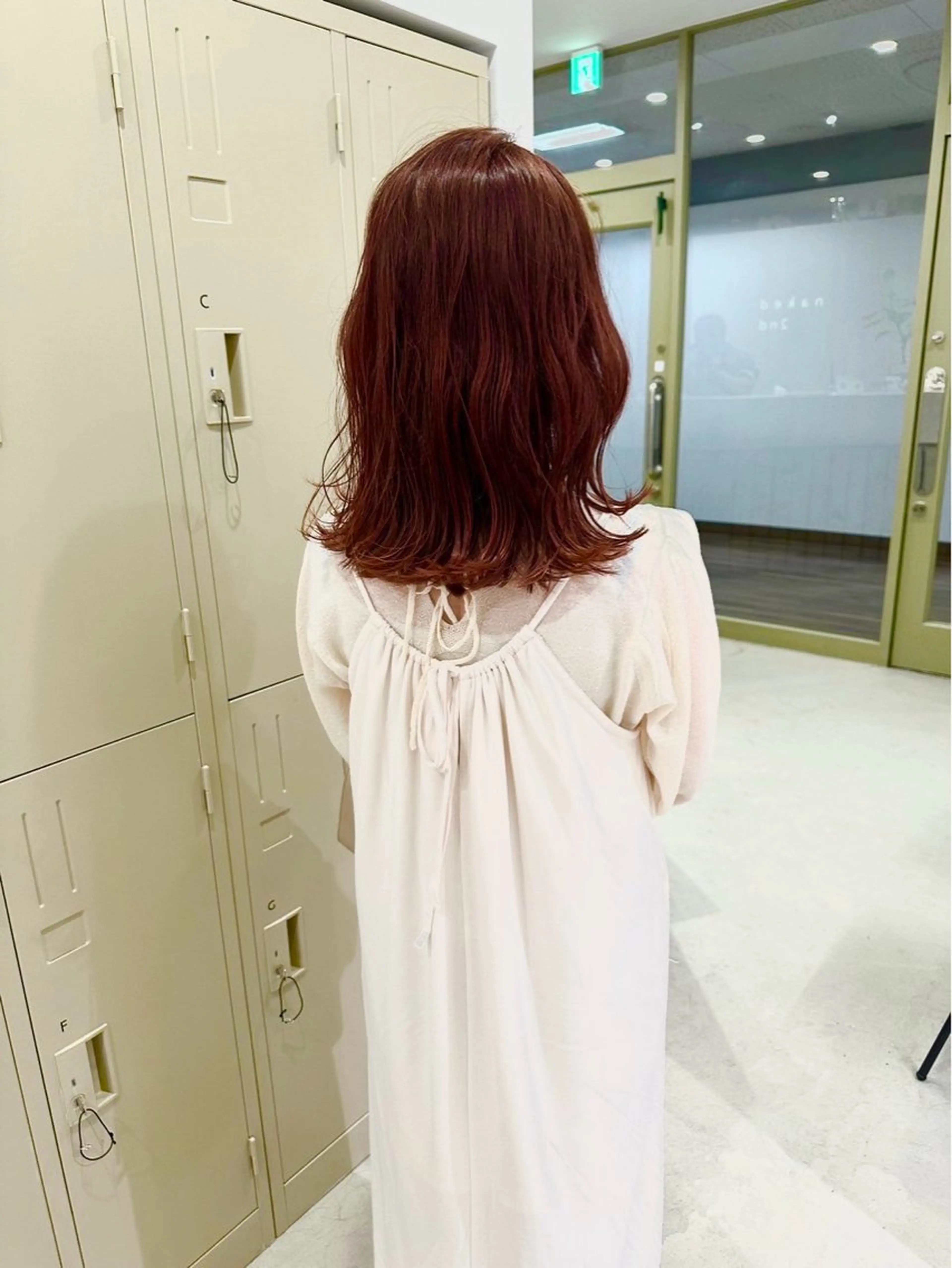 ミディアム 平松 里穗のヘアスタイル