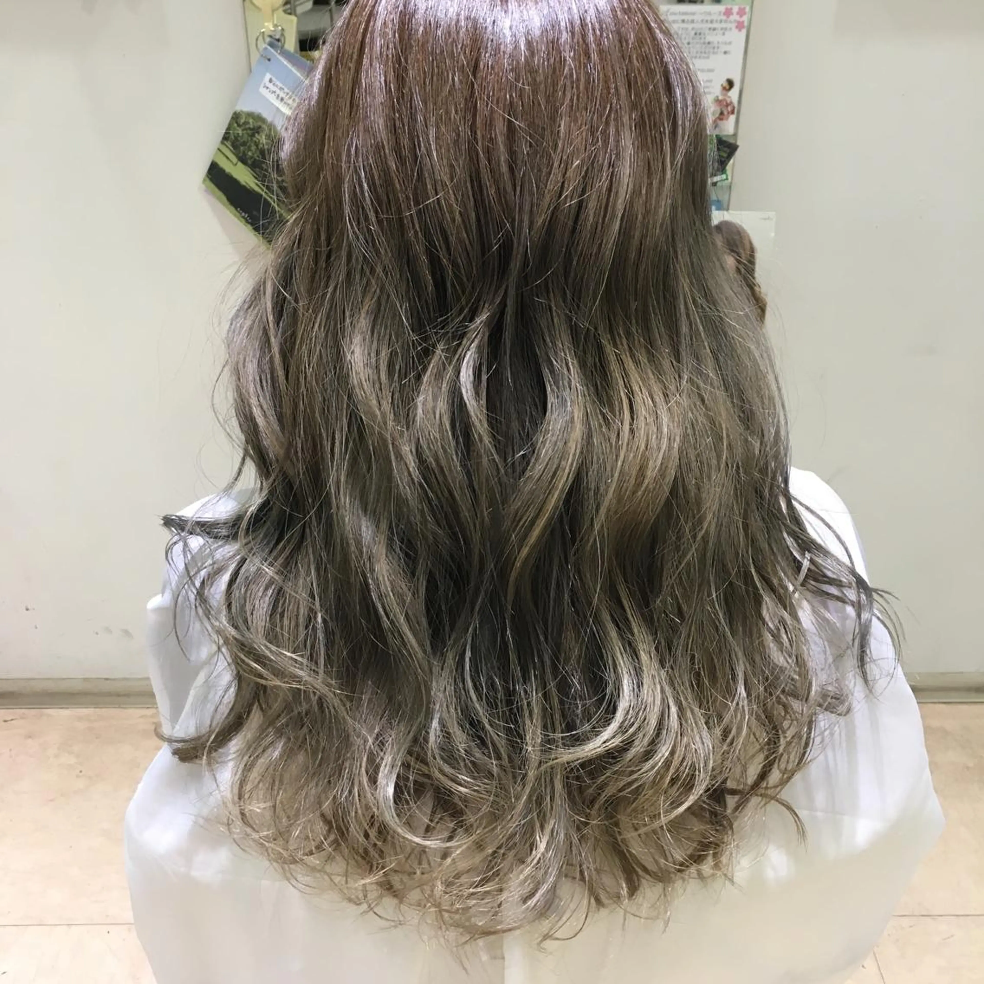 ロング カラー ヘアアレンジ アッシュ アッシュブラウン ブラウンカラー グラデーションカラー グレージュ きむえり/髪質改善 /20代〜40代多数のヘアスタイル