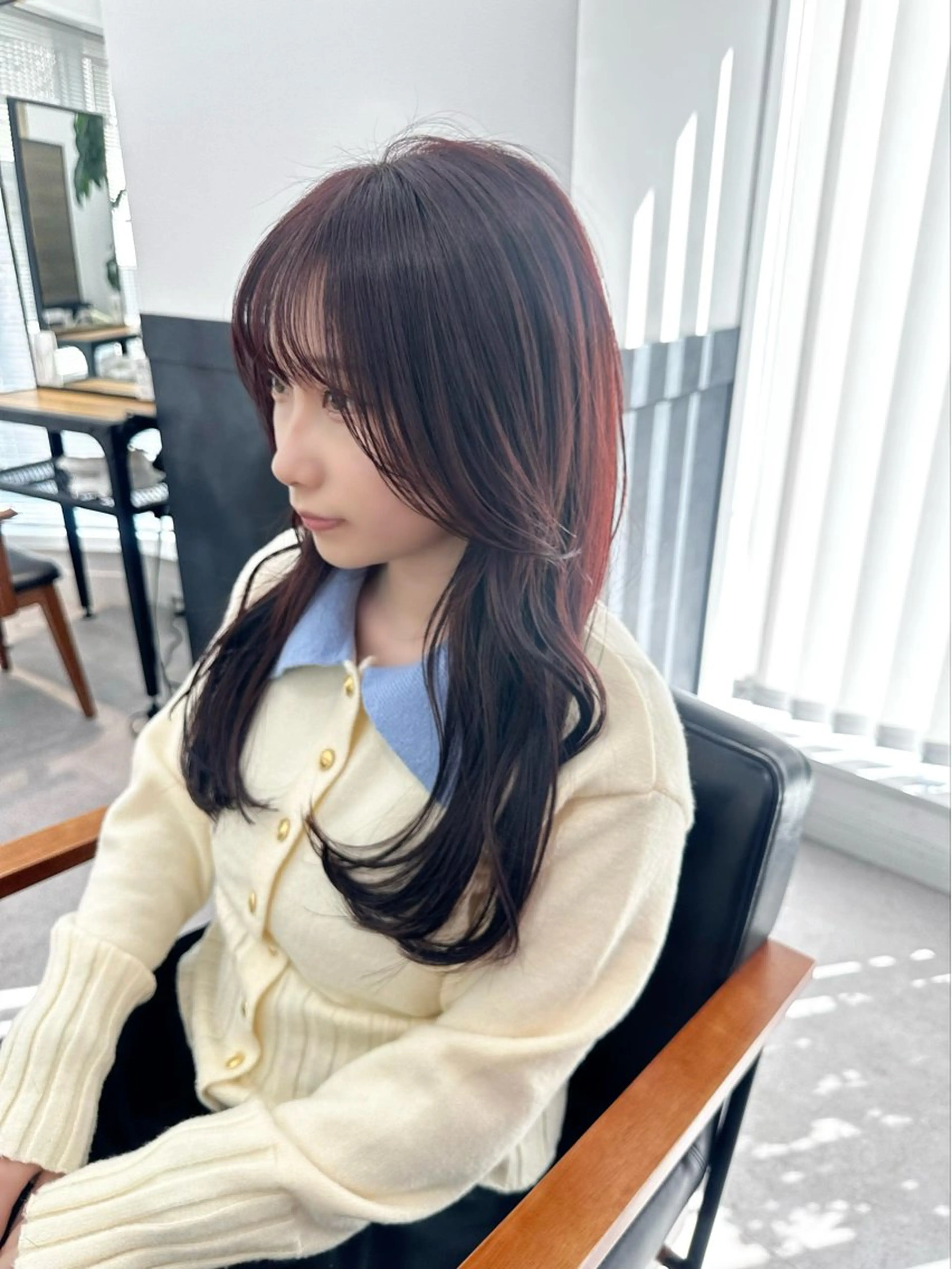 セミロング カラー パーマ ヘアアレンジ メンズ キッズ カット ヘアカラー レイヤーカット／顔周 りカット/縮毛矯正のヘアスタイル