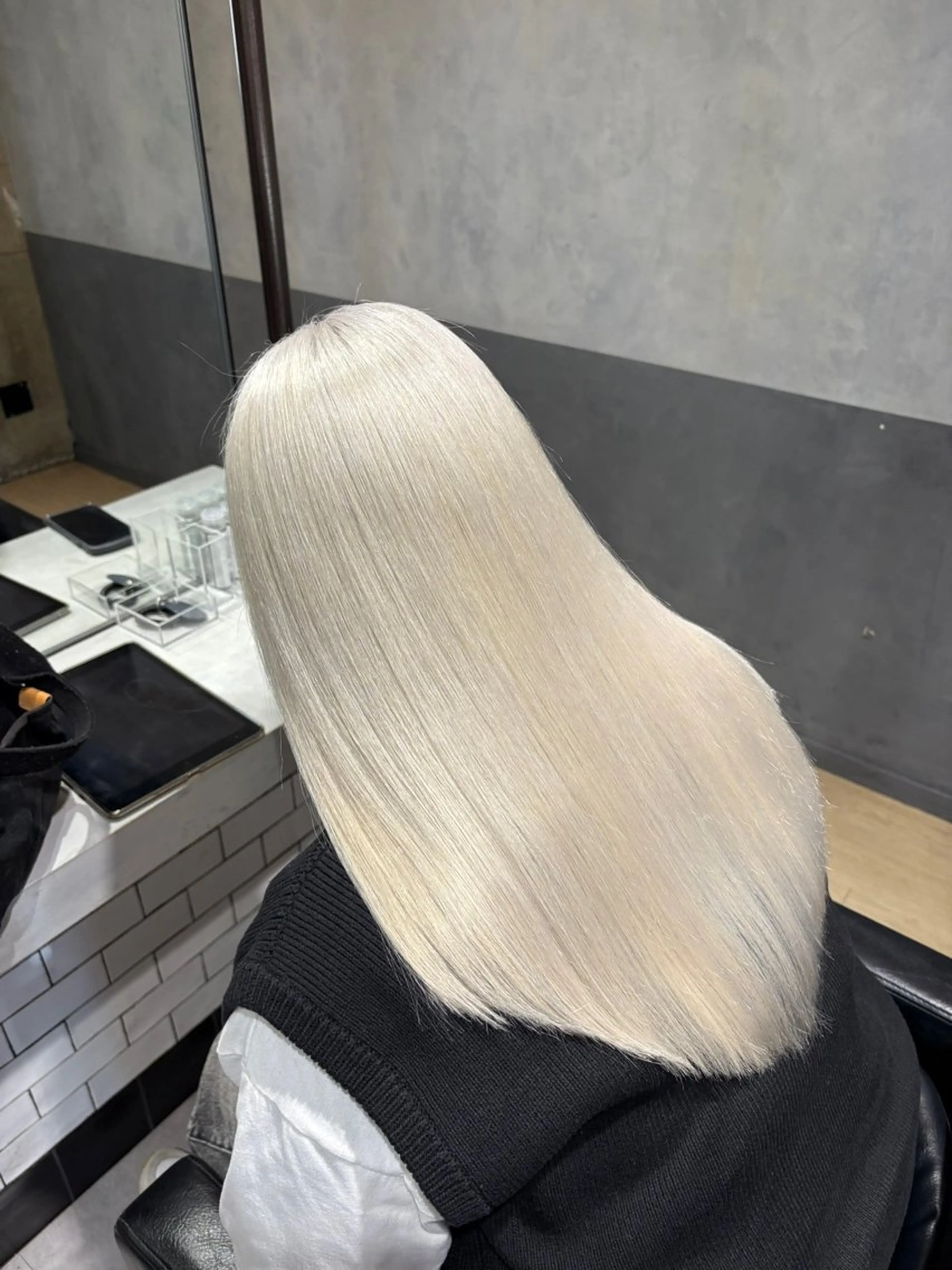 ロング ヘアカラー トリートメント ハイトーンエフェクト ブリーチいち丸のヘアスタイル