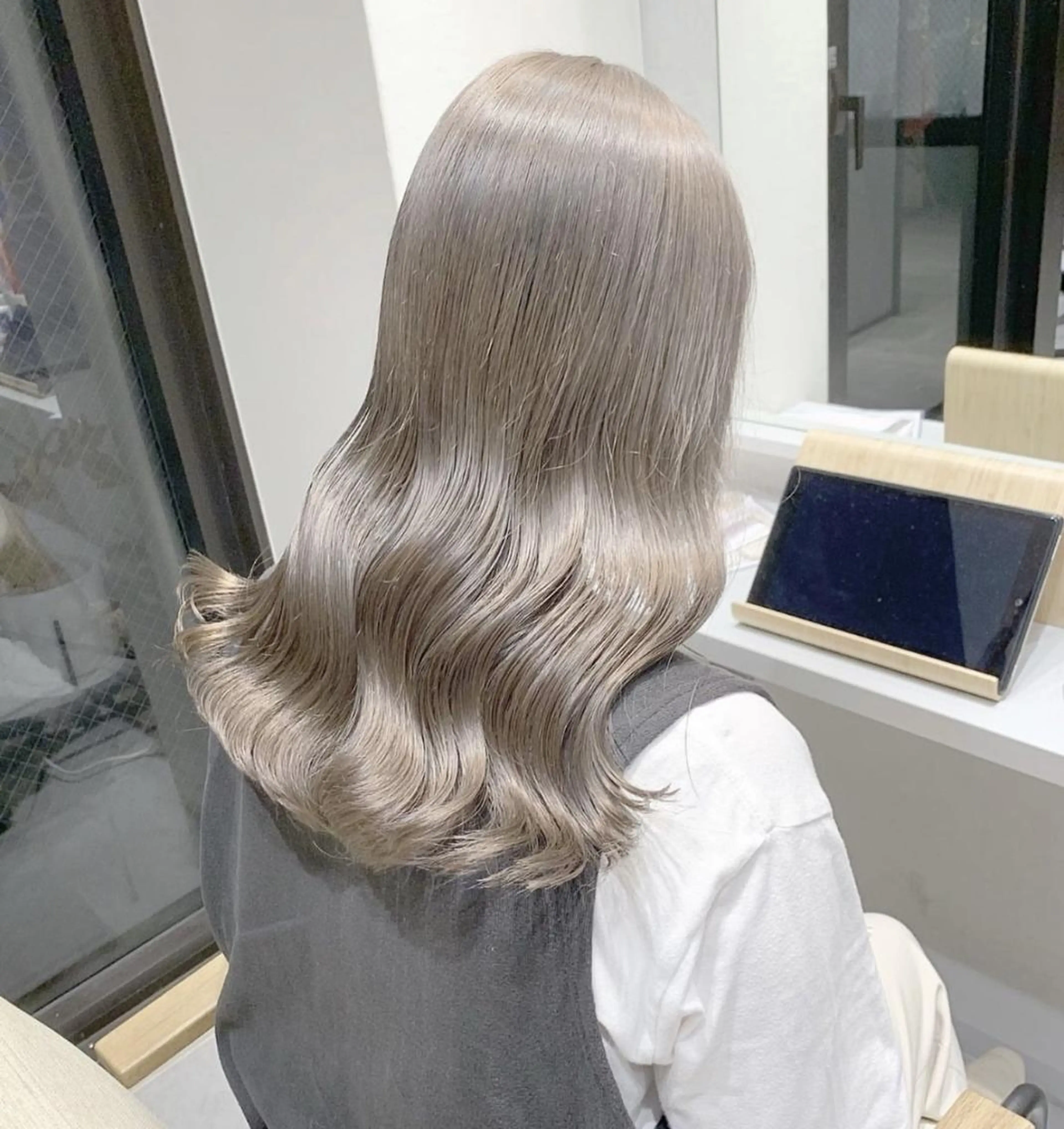 セミロング カラー ヘアアレンジ キッズ ネイル マツエク・マツパ アイブロウ ショートボブ セミロングパーマ バレイヤージュ ブリーチ ケアブリーチ ヘアカラー 髪質改善ケアカラー Eir梅田/中村のヘアスタイル