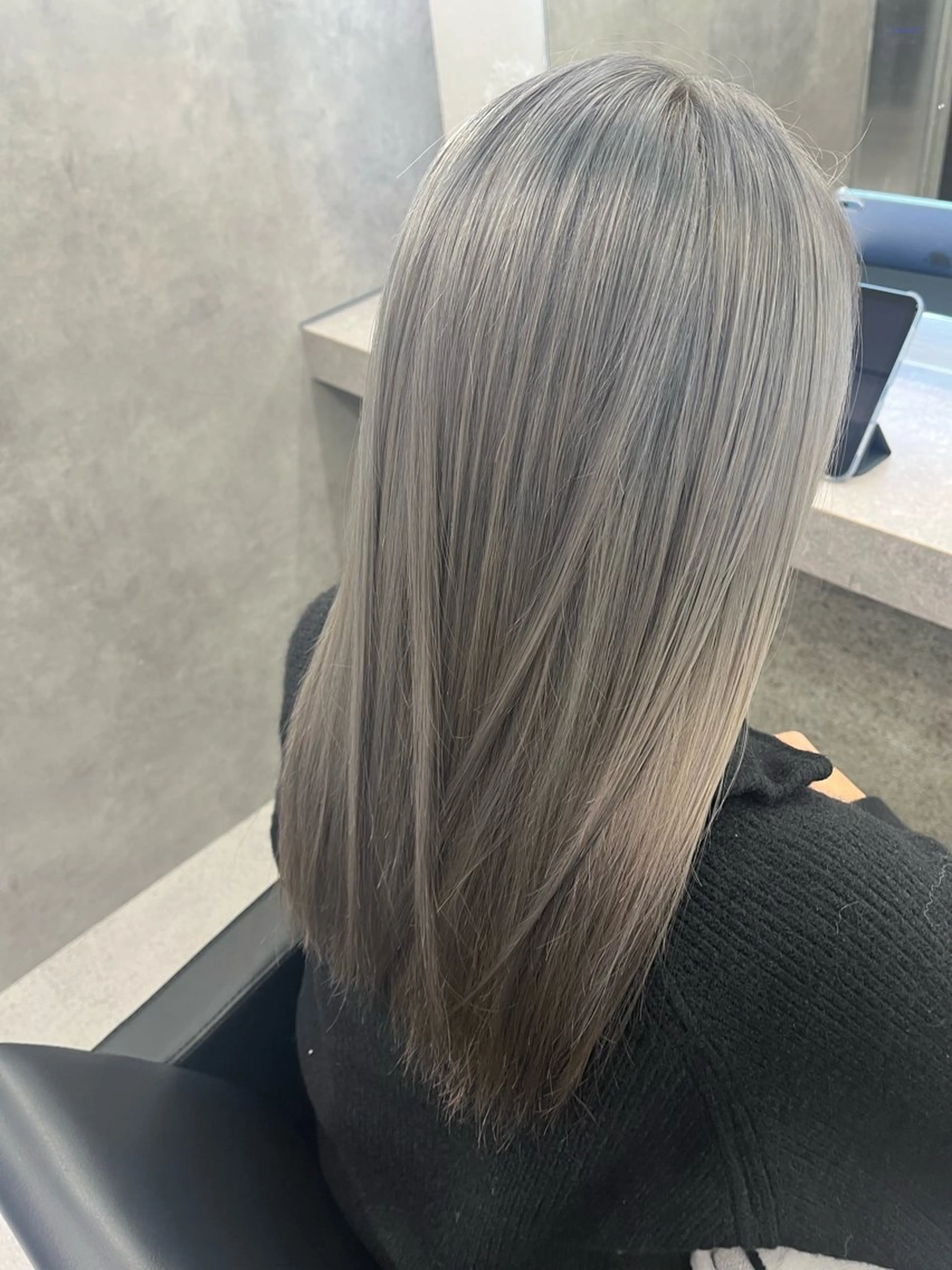 ロング カラー ブリーチ シルバー カットモデル無料✨ 募集中✂️みなみ♥️のヘアスタイル