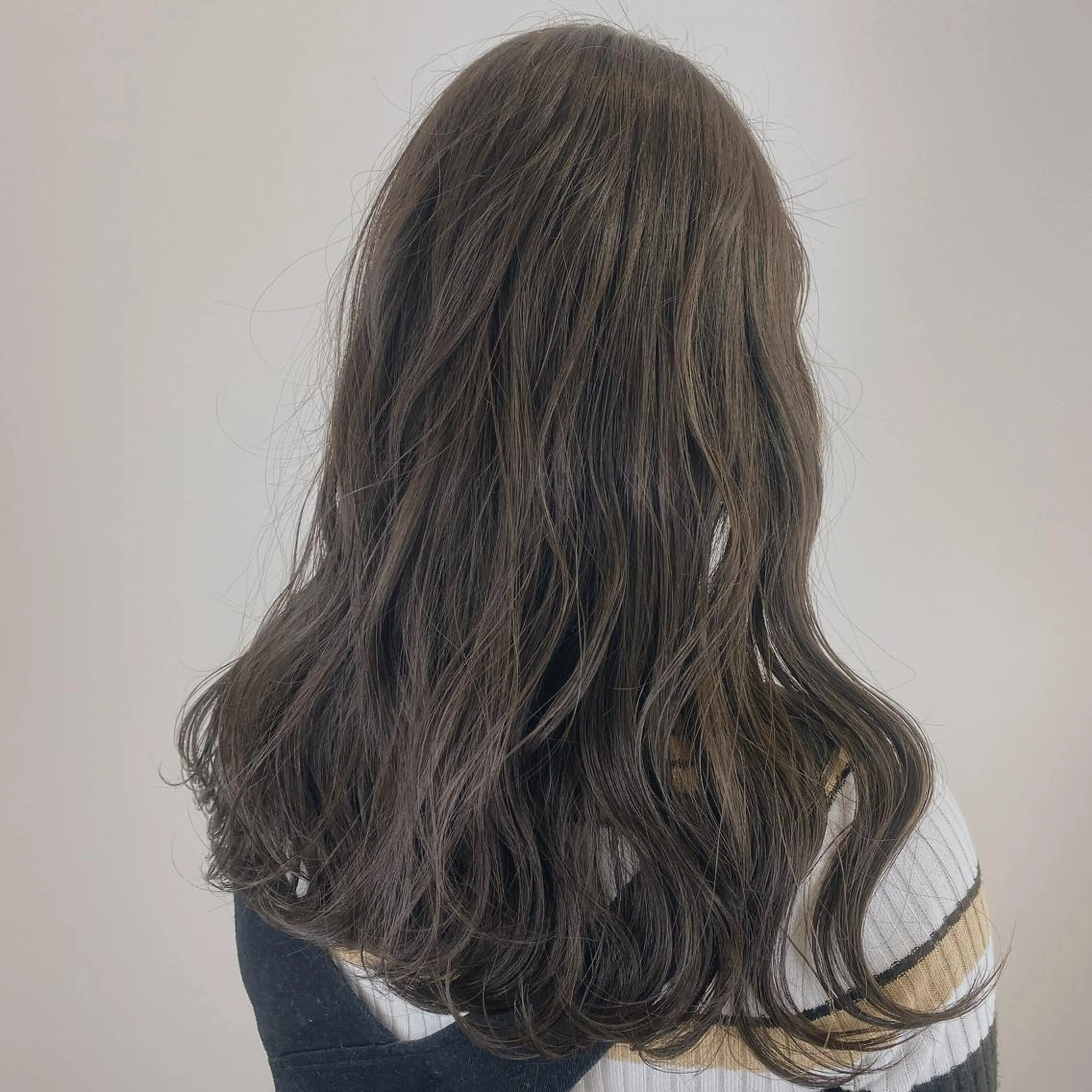 ロング ハイライト カット ヘアカラー 上川 開生のヘアスタイル