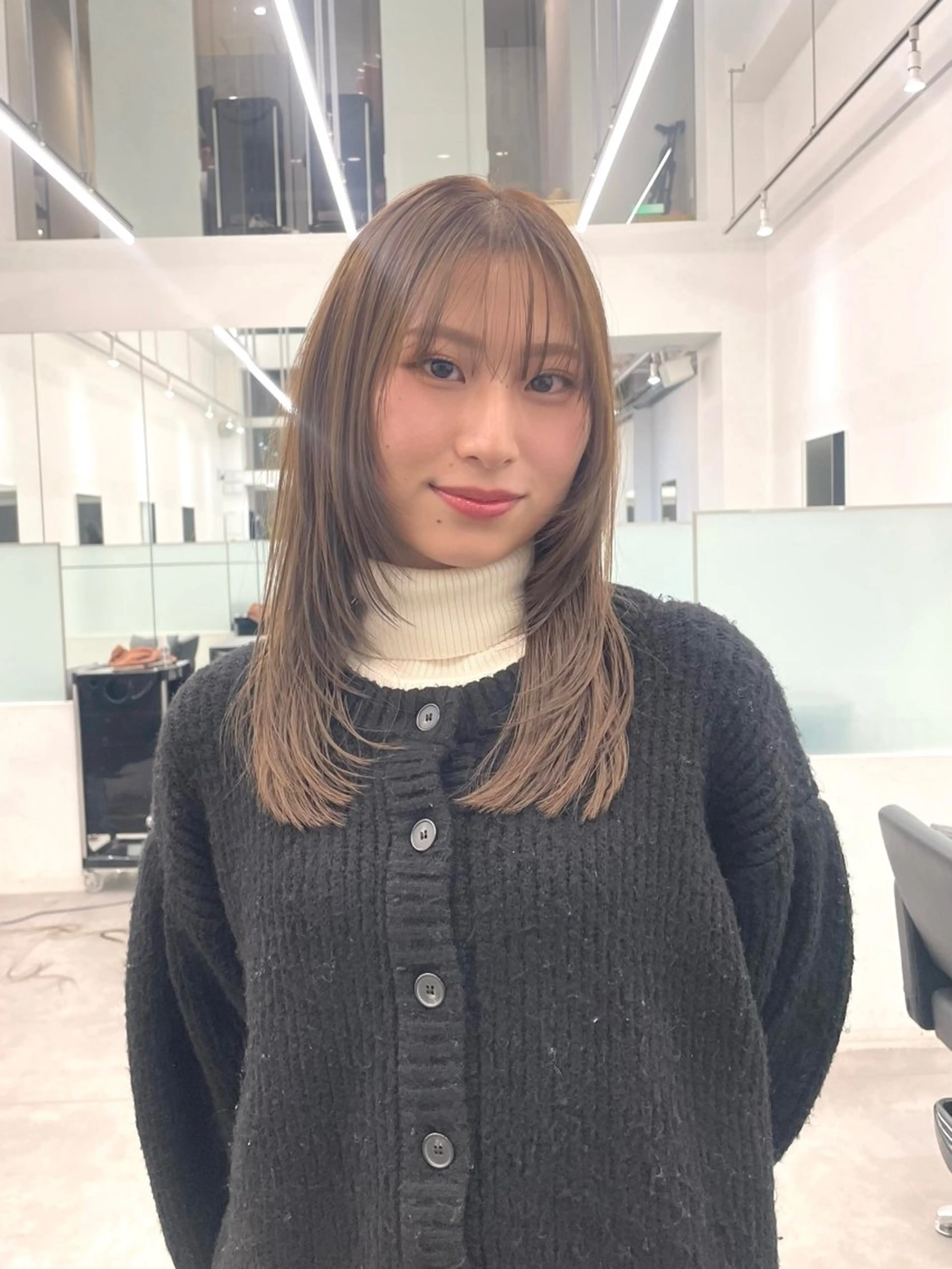 セミロング ハイトーンカラー/ ケアブリーチのヘアスタイル