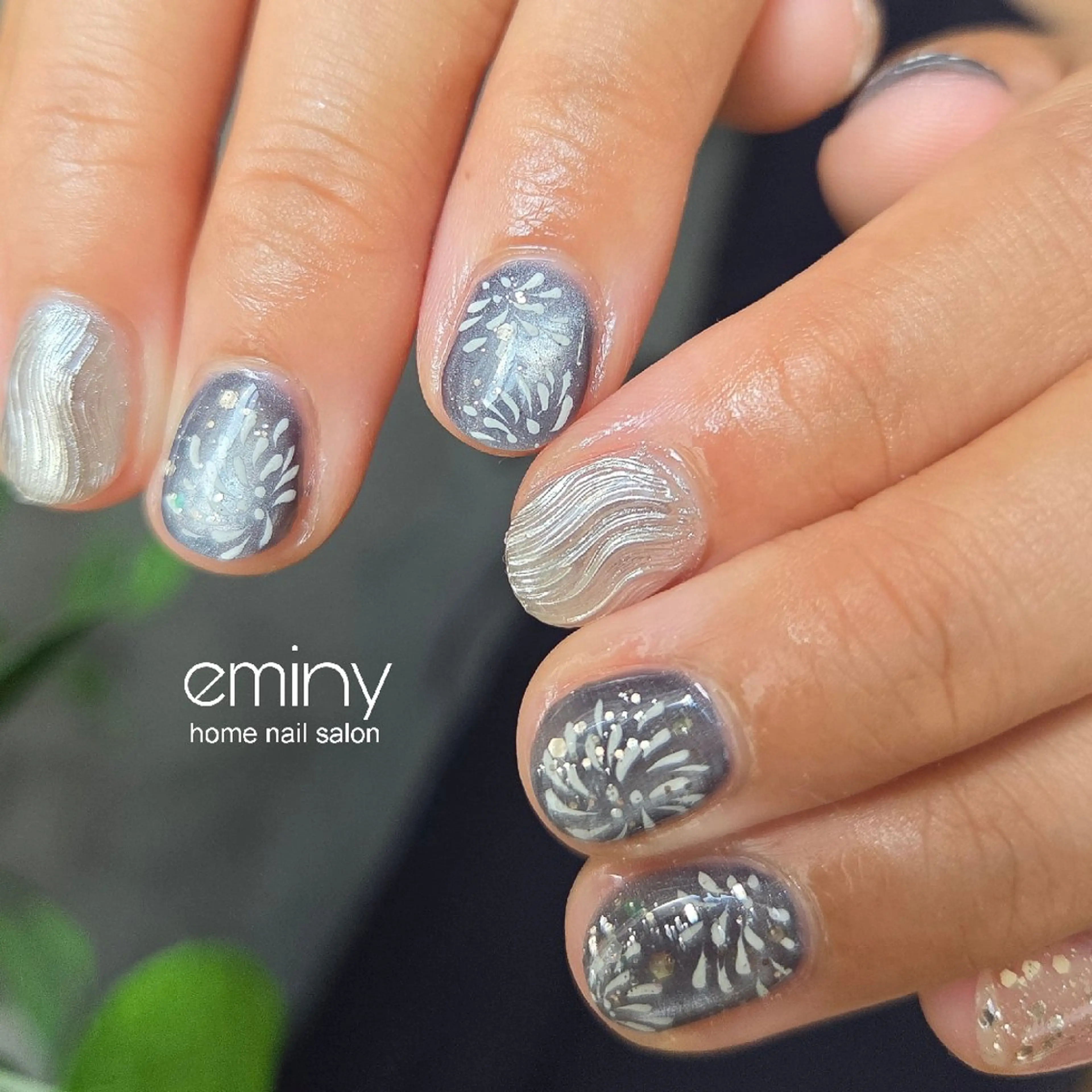 ネイル ジェルネイル キラキラネイル マグネットネイル 夏ネイル ハンドネイル nail salon  eminyのネイルデザイン