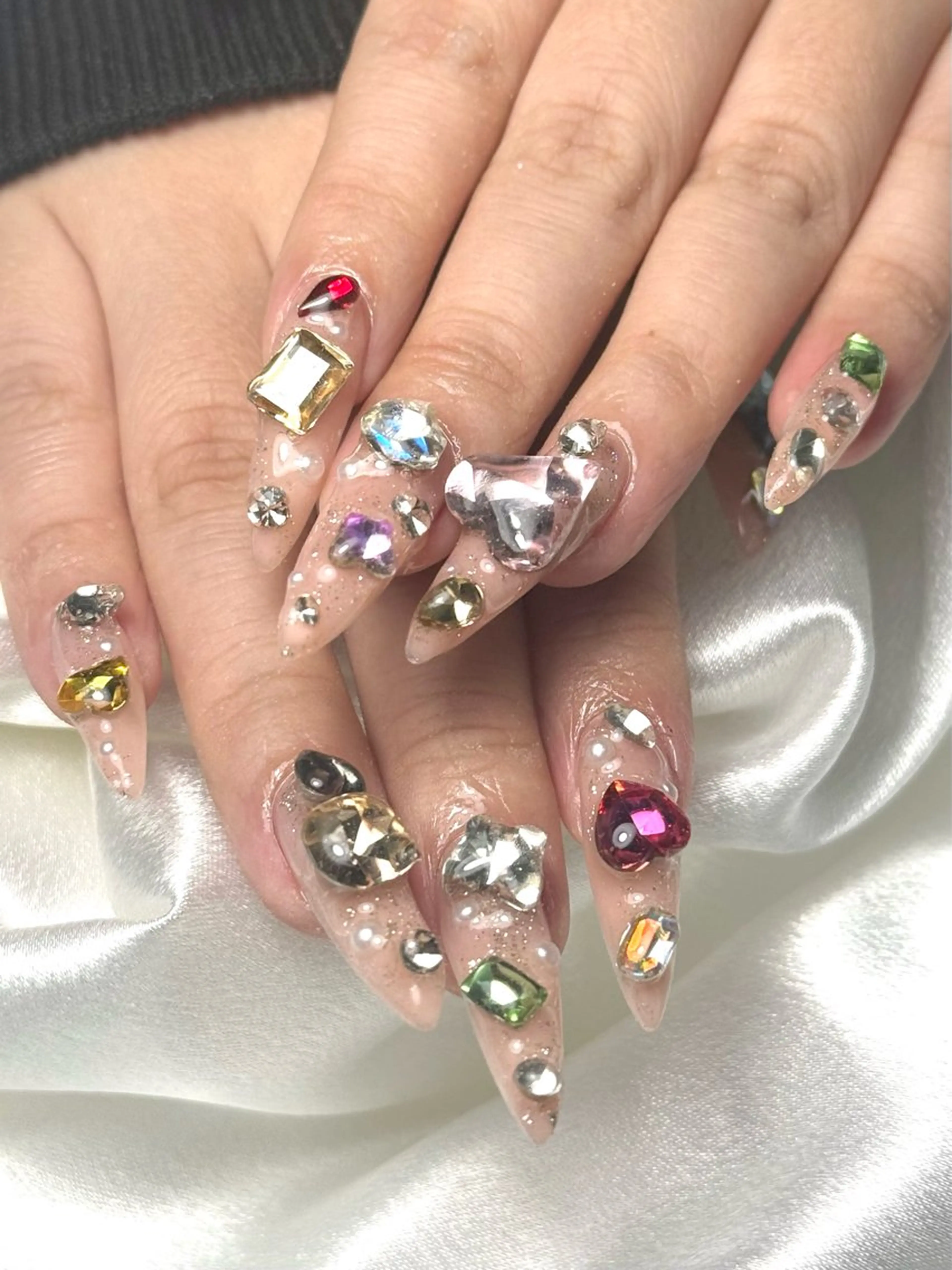 ネイル ハンドネイル ルシイ🎀新宿長さ 出しパーツ専門店のネイルデザイン