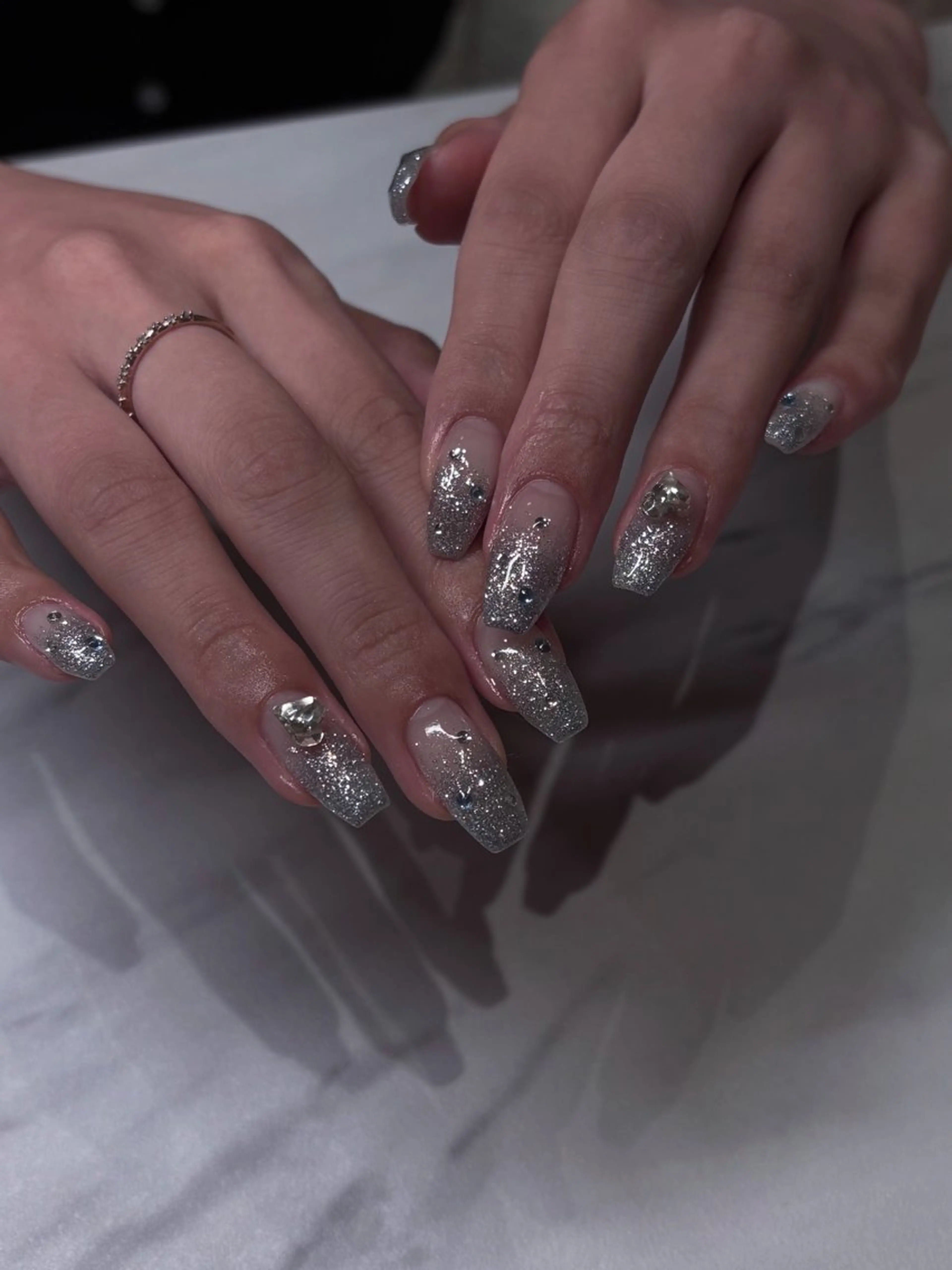 ネイル mikoto 🎀 艶々美フォルムのネイルデザイン