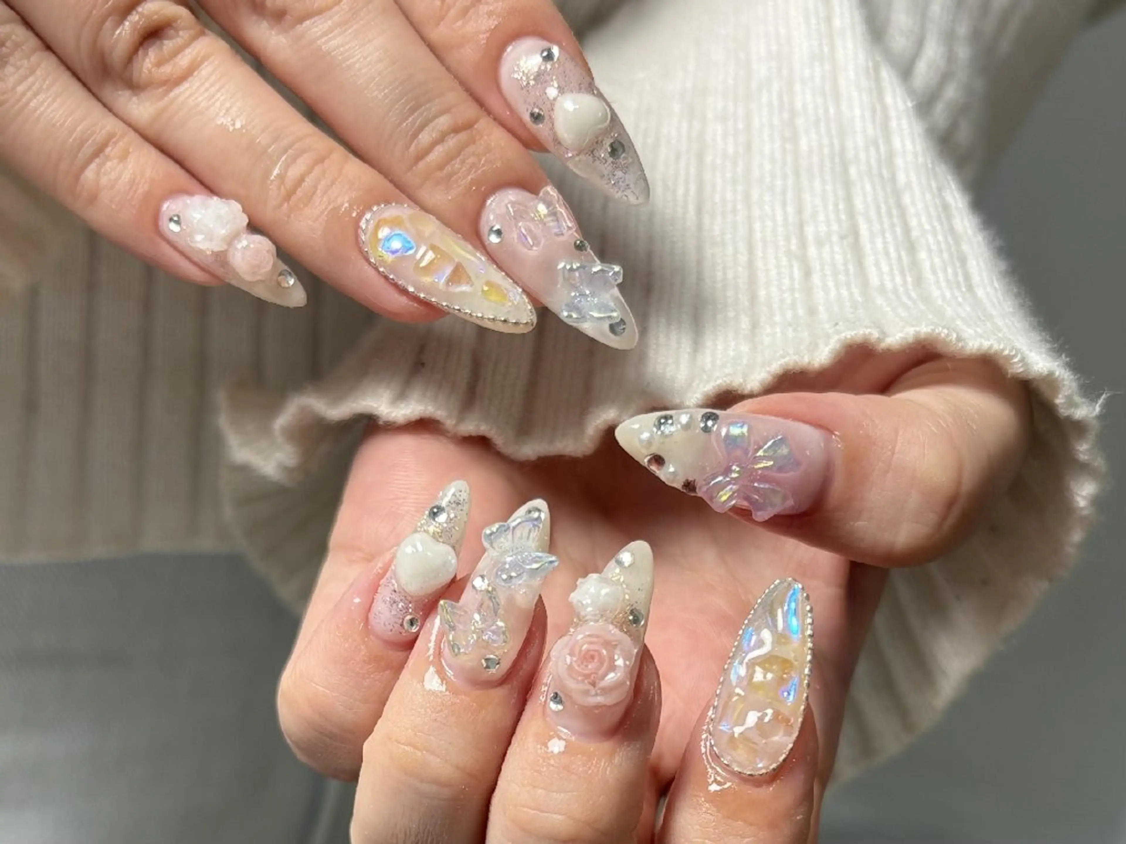 ネイル チークネイル フレンチネイル ジェルネイル ガーリー キラキラネイル ハンドネイル UM Nail Salonのネイルデザイン