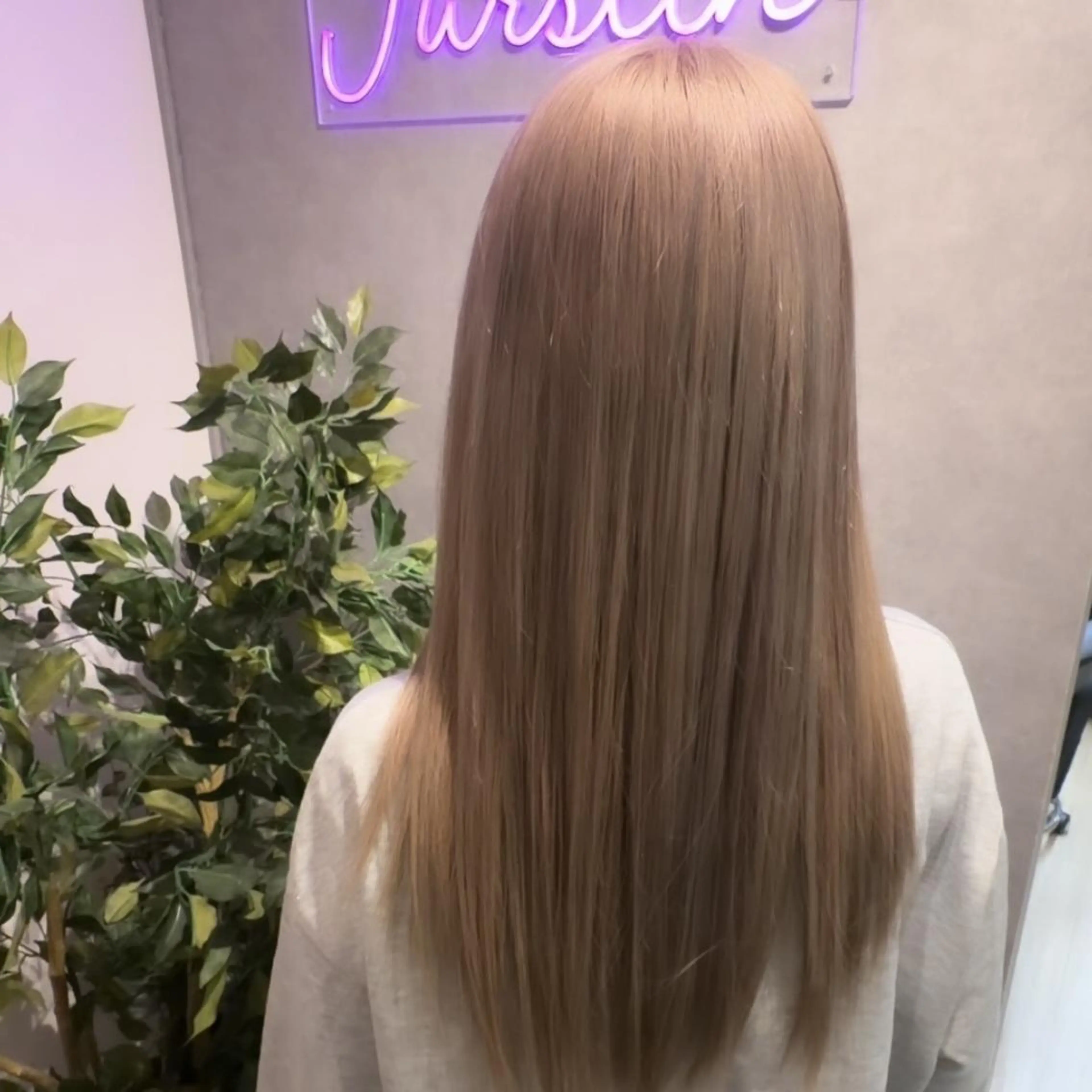 カラー ブリーチ ブリーチカラー コティのヘアスタイル