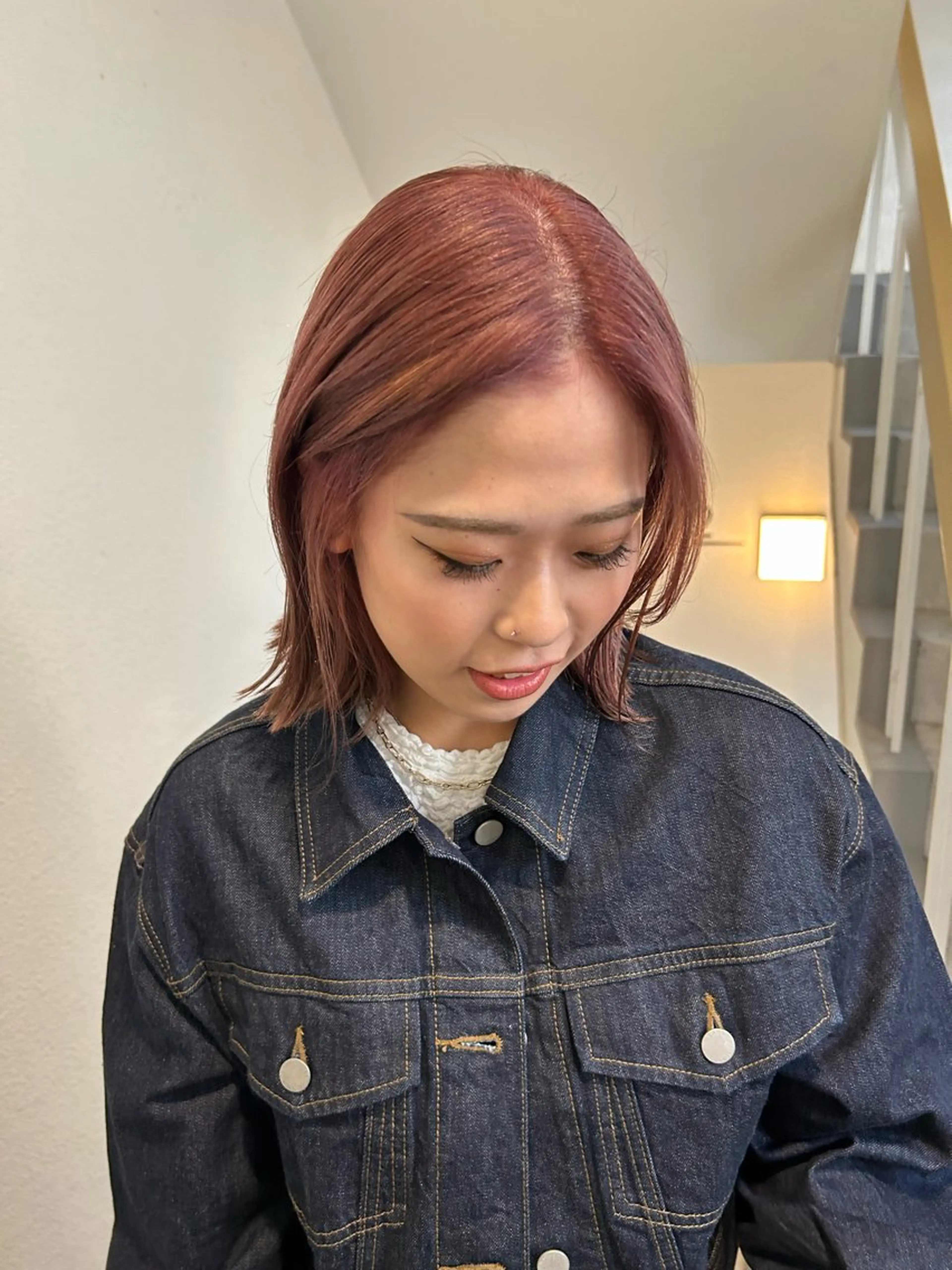 ミディアム カラー 薄暮 マツイ　レンのヘアスタイル