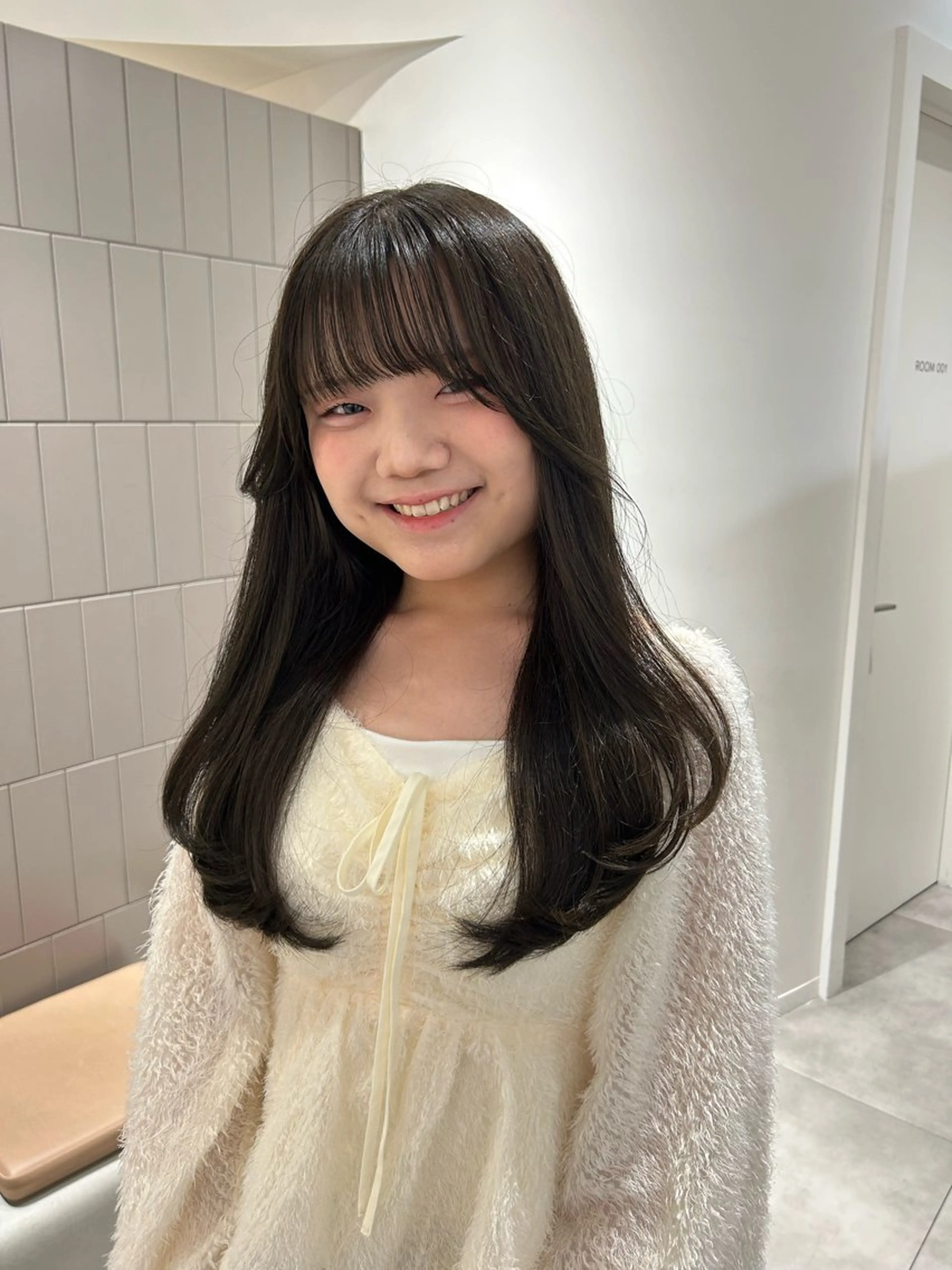 ロング カラー グレージュ オリーブグレージュ オリーブグレー カット ヘアカラー オリーブベージュ/ ブリーチなし透明感のヘアスタイル
