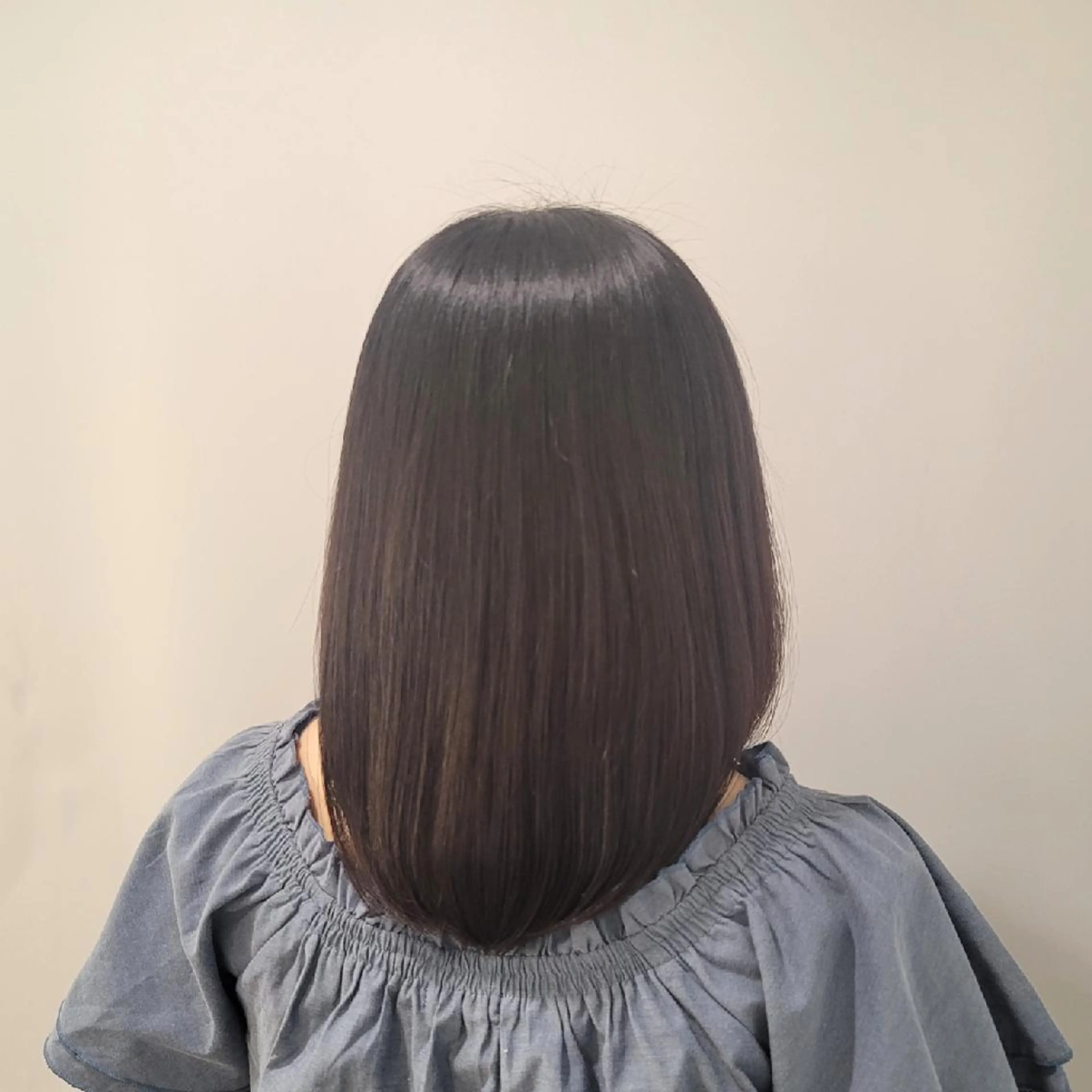 ミディアム カットモデル/ セット/宮里心香のヘアスタイル