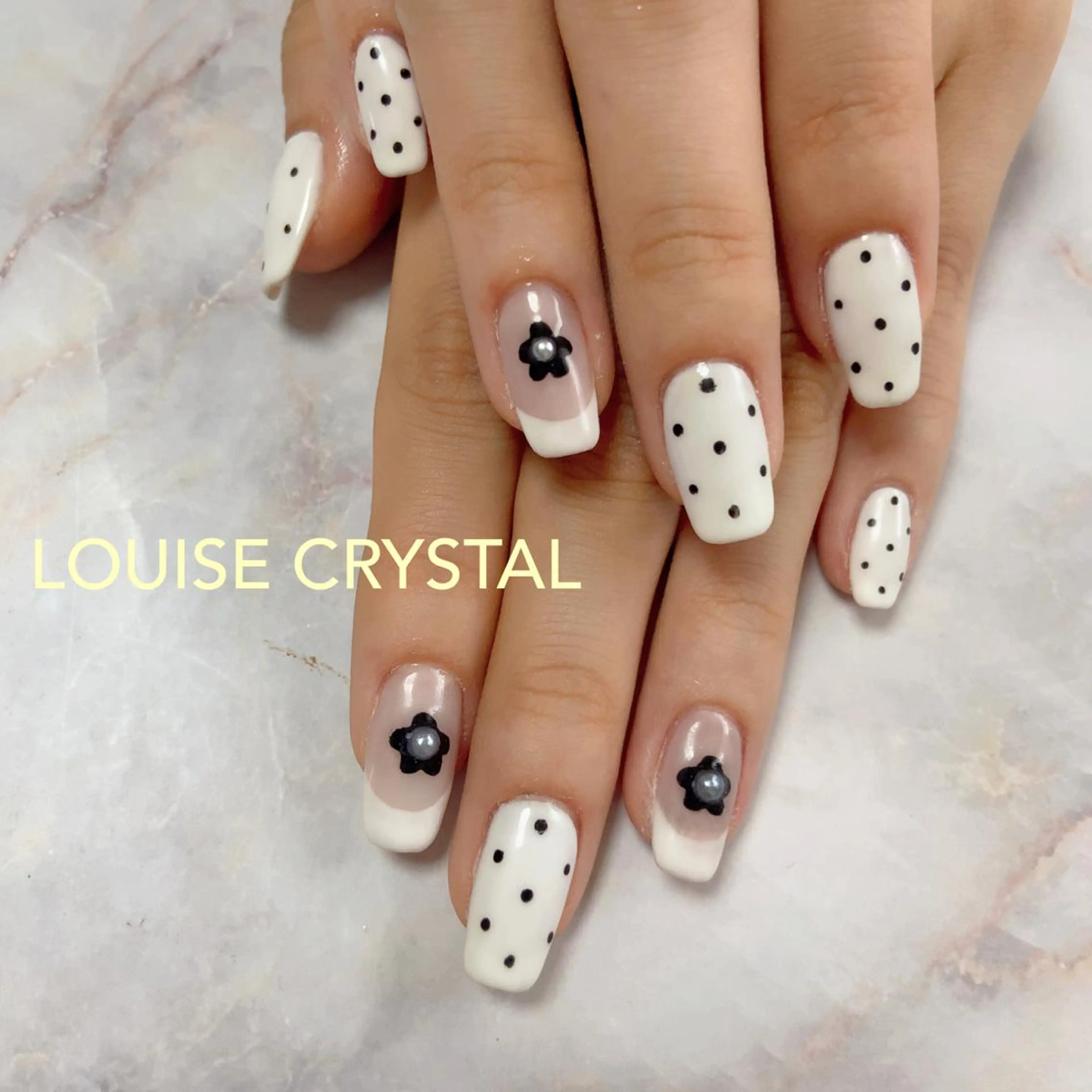 ネイル ハンドネイル LOUISE CRYSTALのネイルデザイン