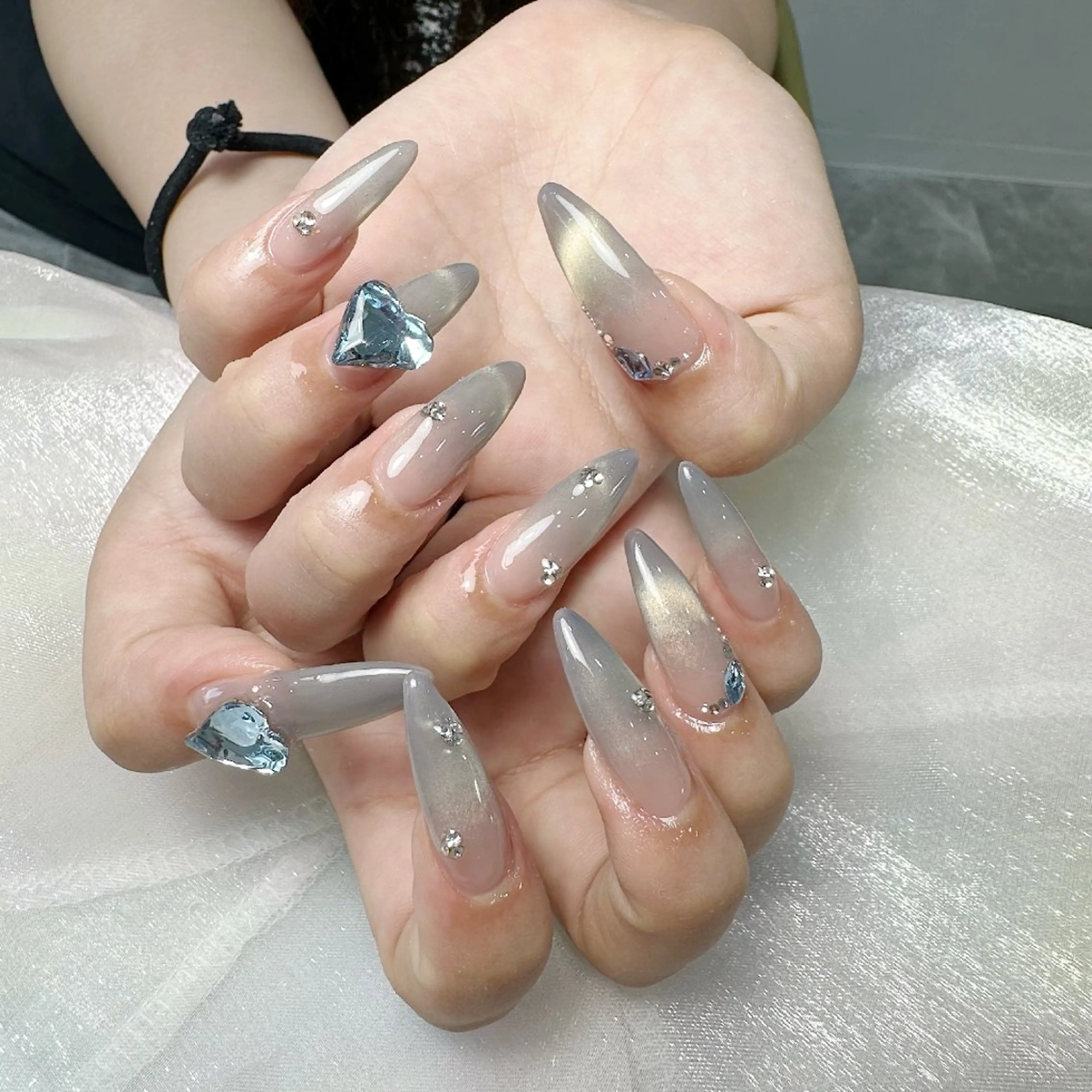 ネイル チークネイル フレンチネイル ジェルネイル ガーリー キラキラネイル ハンドネイル UM Nail Salonのネイルデザイン