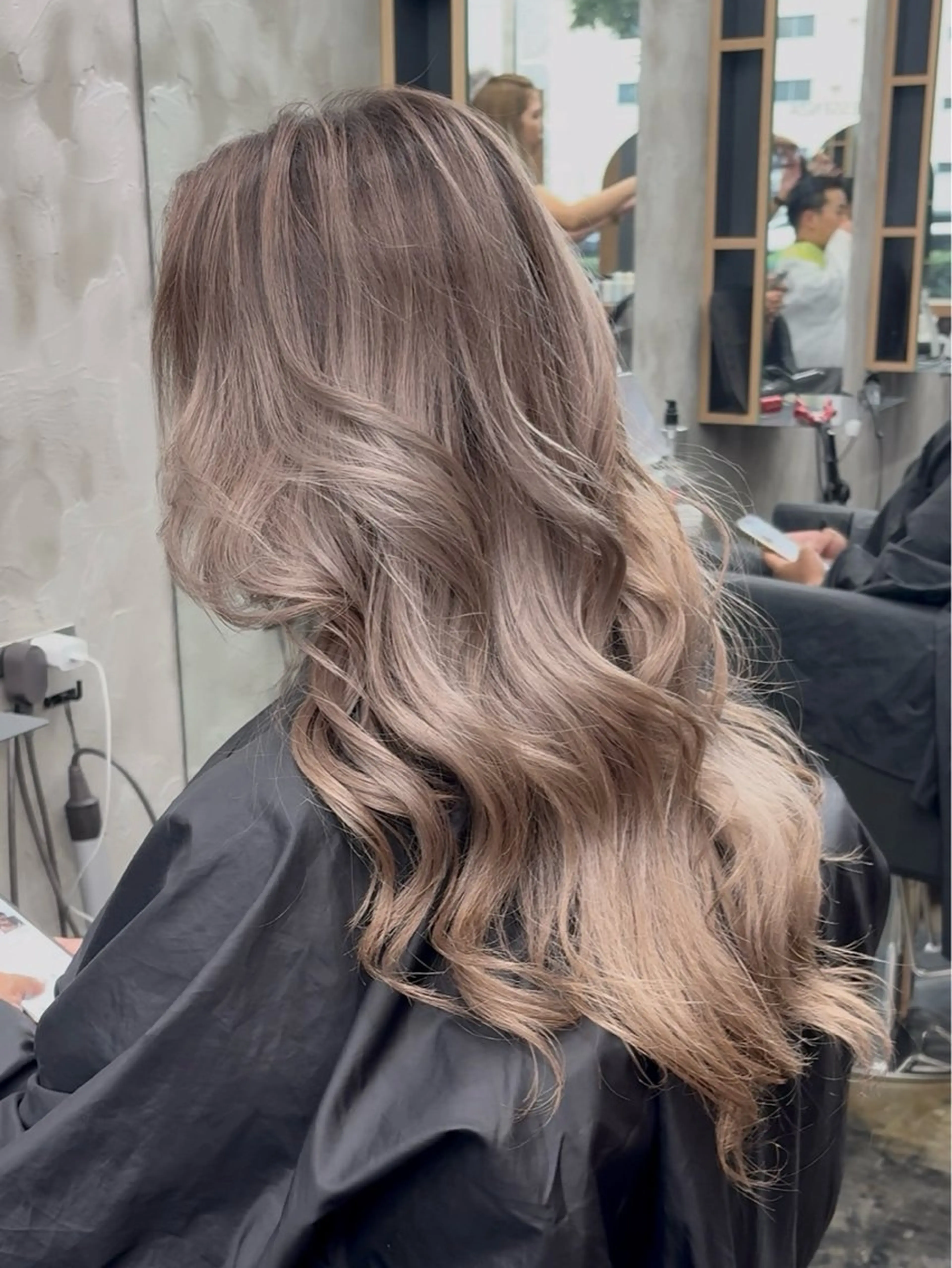 ロング カラー ヘアカラー ハイライト、レイヤー カット/西梅田/中西のヘアスタイル