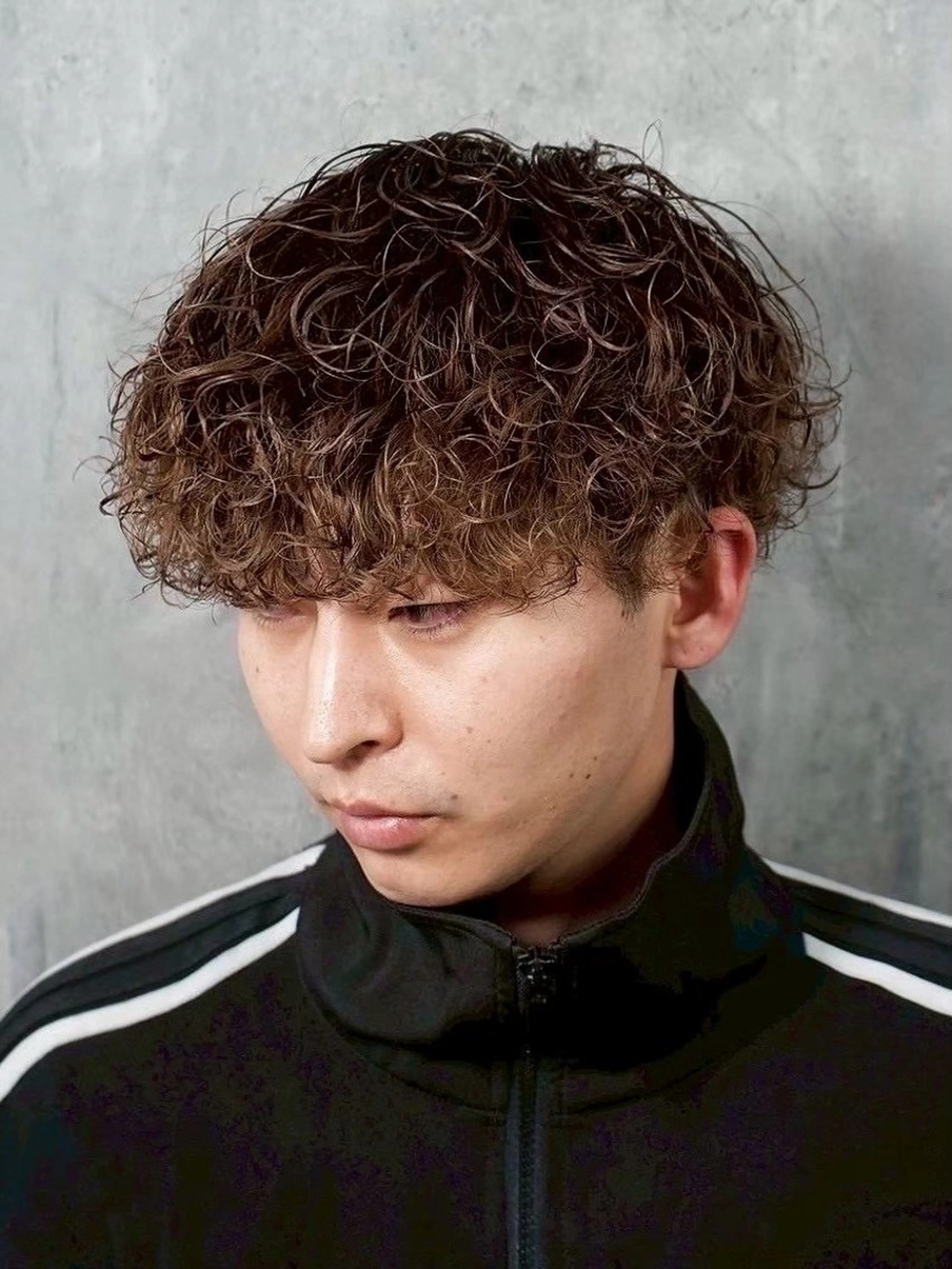 ミディアム 甲斐 心のヘアスタイル