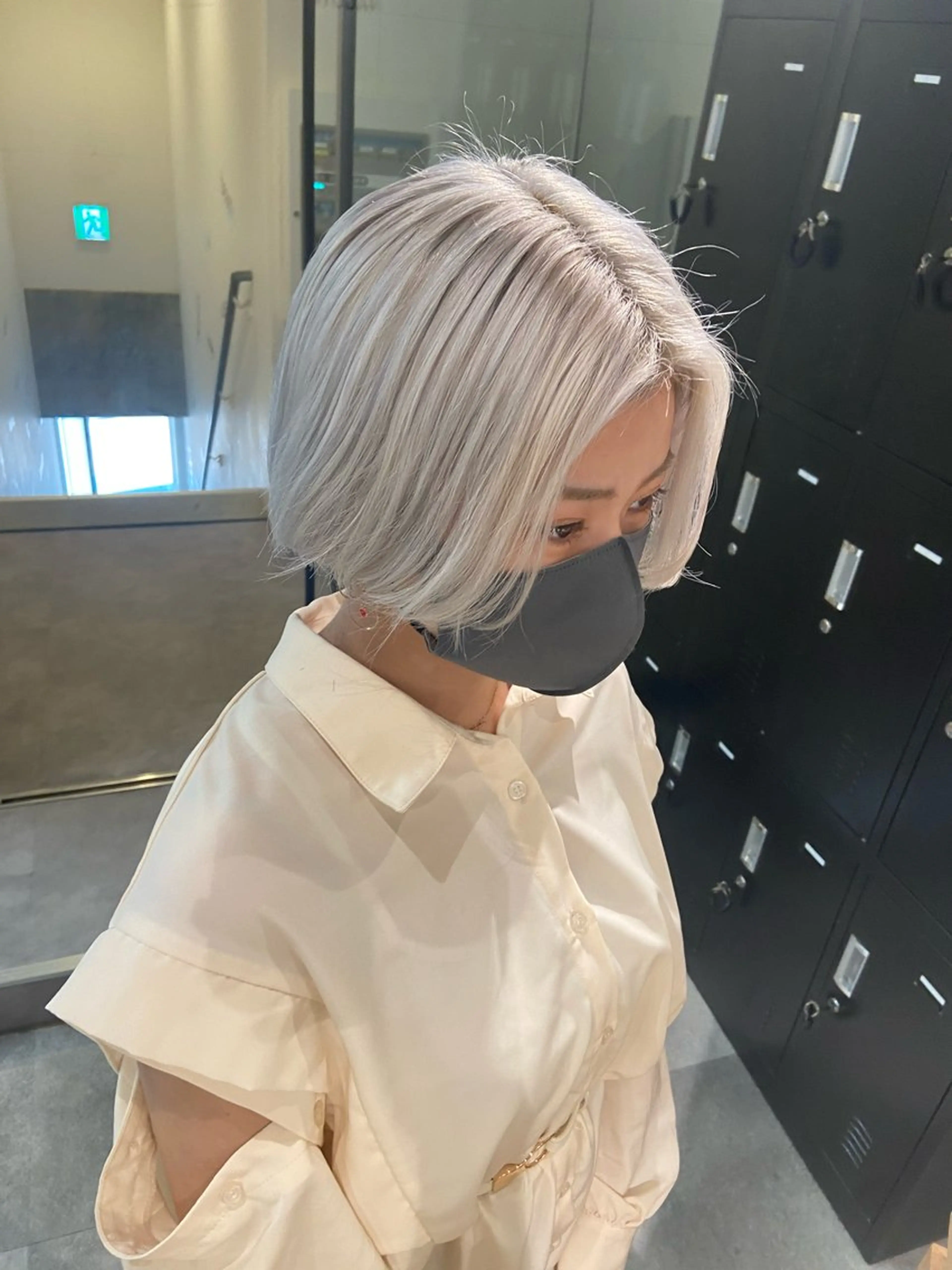 ショート カラー ブリーチ ヘアカラー トリートメント ウルフカット レイヤーカット上柿のヘアスタイル