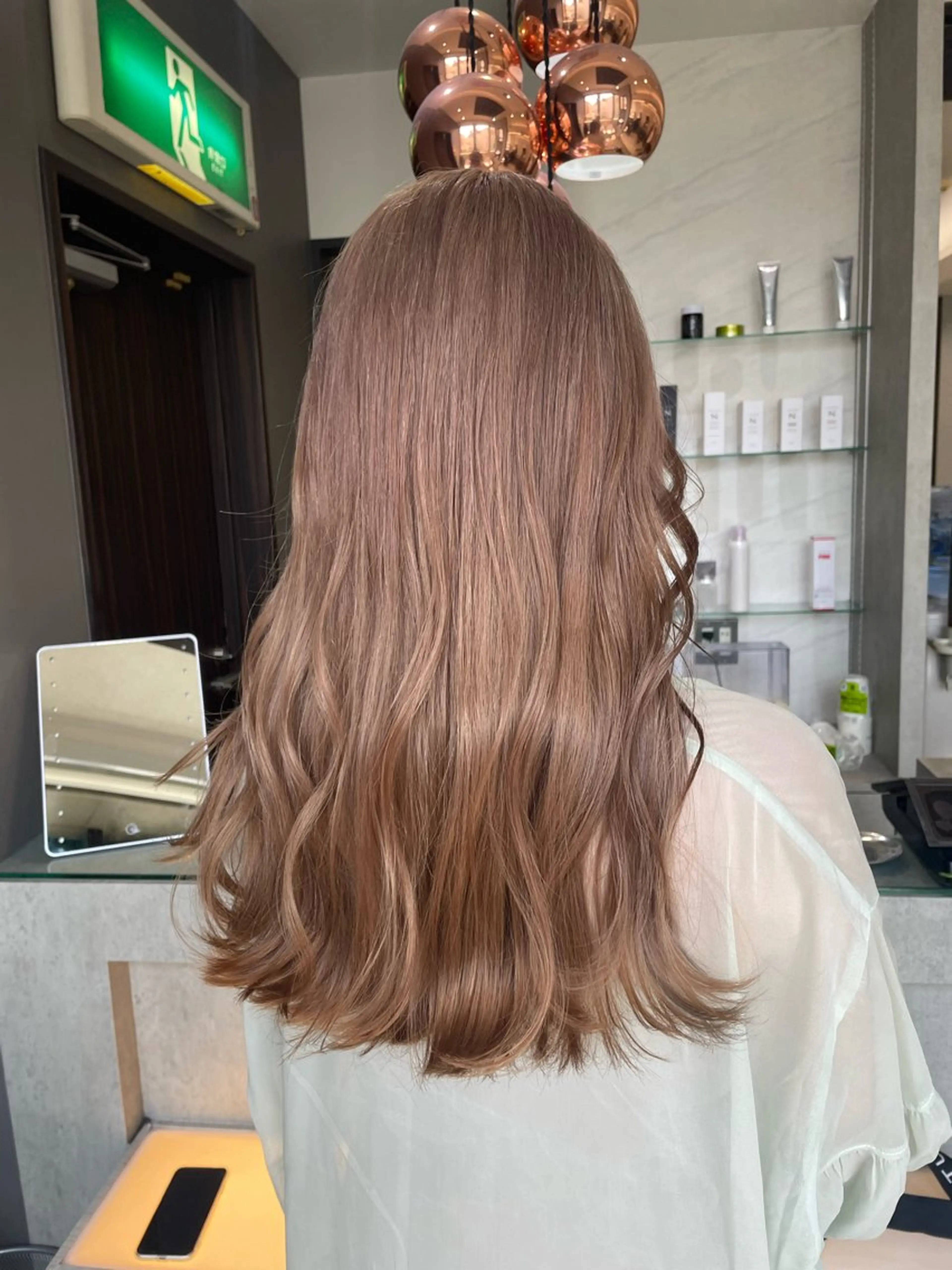 カラー AIRI layer cut hairのヘアスタイル