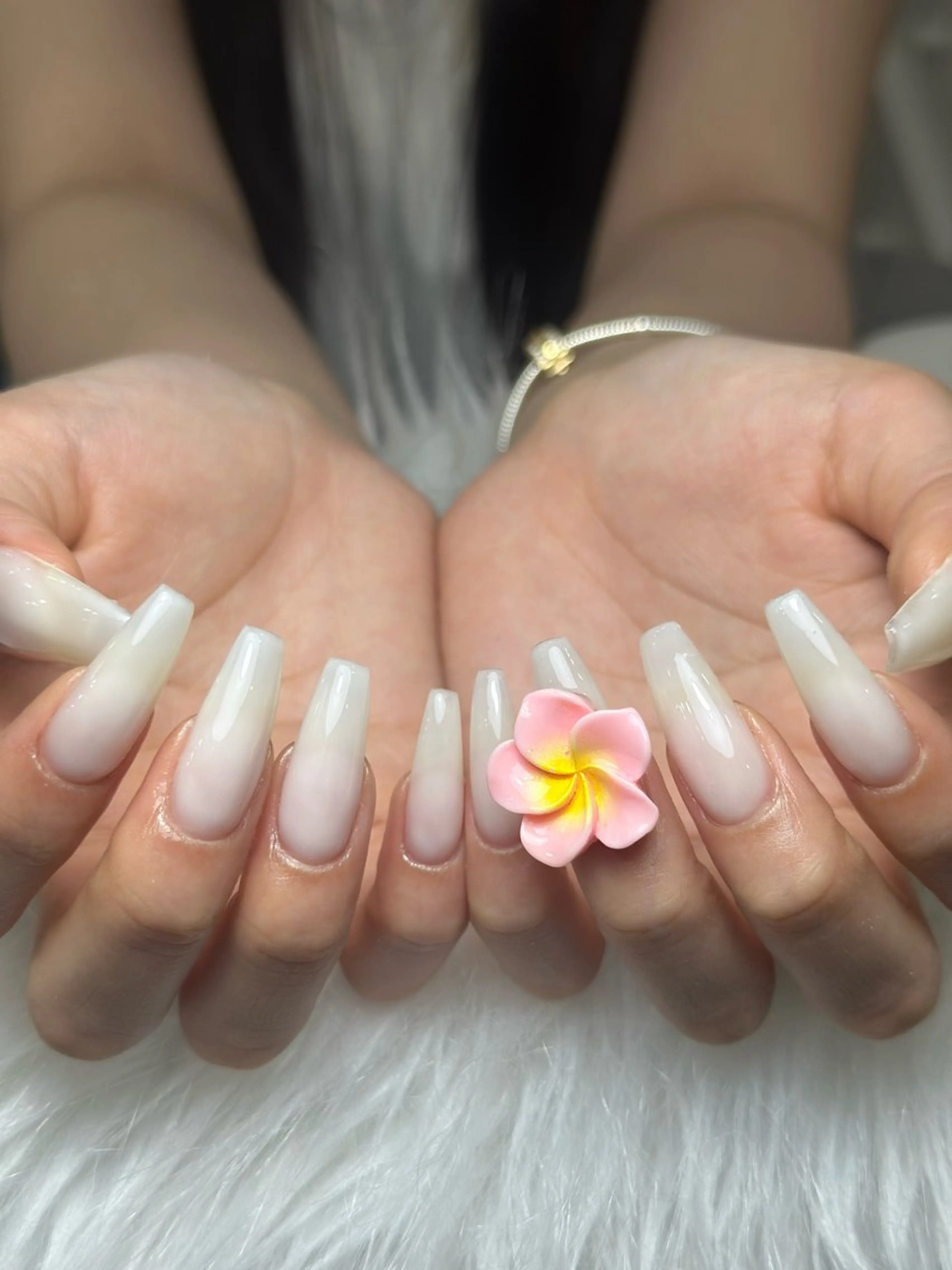ネイル フレンチネイル グラデーション 韓国ネイル マグネットネイル シンプルネイル CoMo Nail Studio所属・CoMo Nailのネイルデザイン