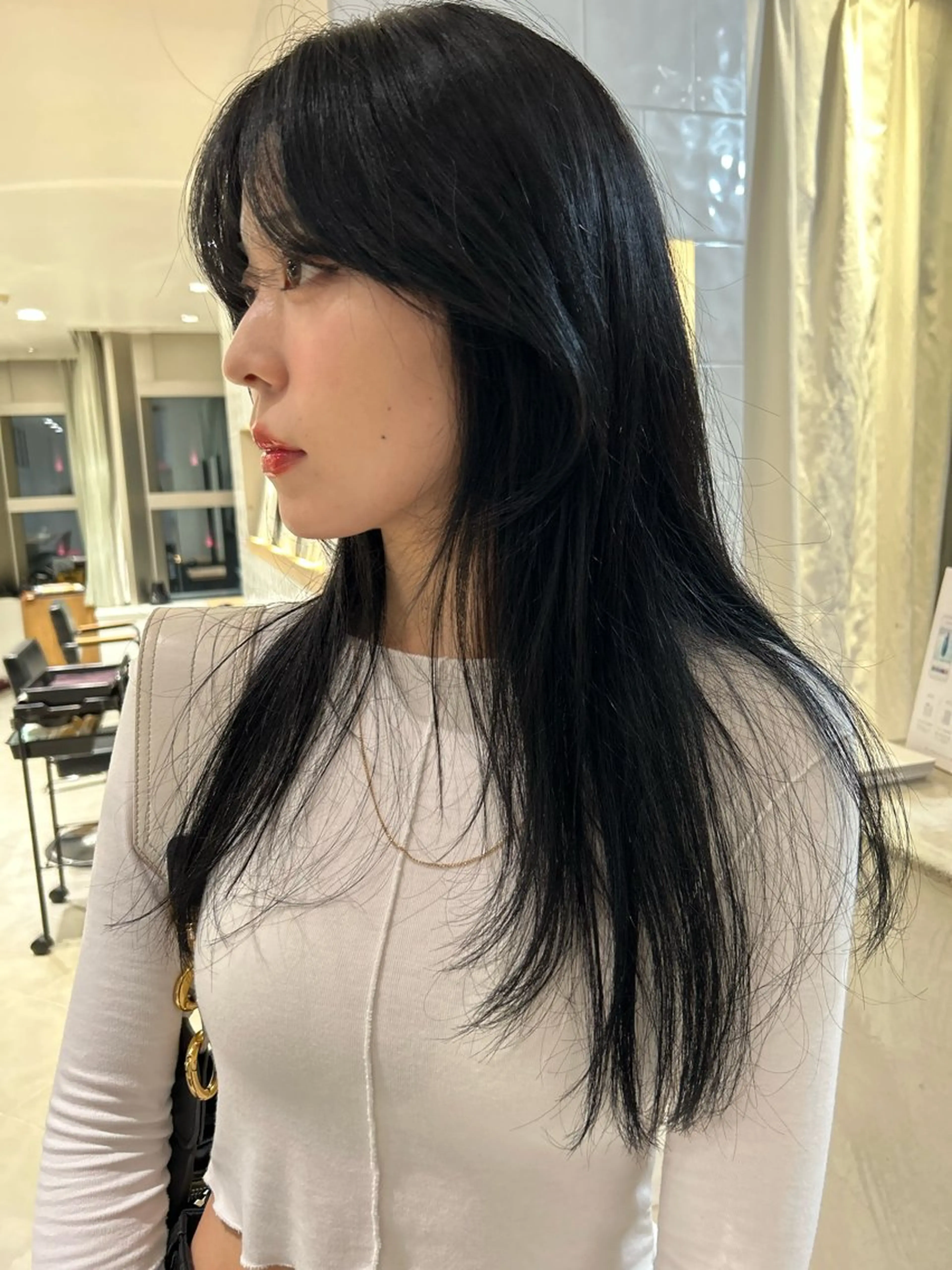 ロング カラー カット ヘアカラー トリートメント Loom.所属・村上雅人 ナチュラルモードのヘアスタイル