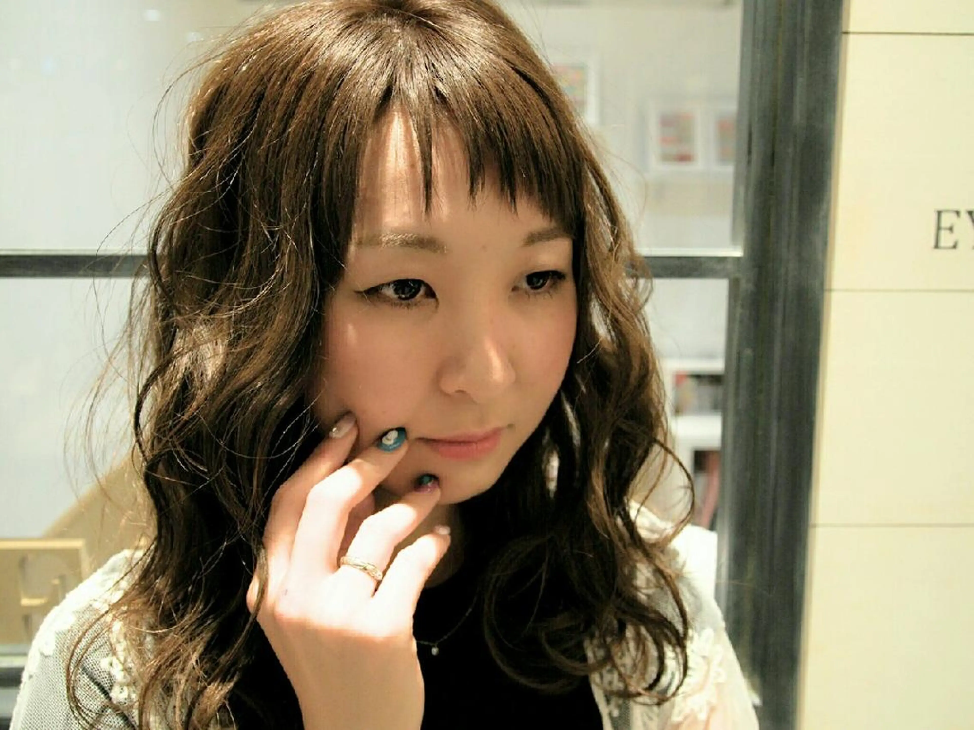 ミディアム カラー ヘアアレンジ アッシュ ハイライトカラー ラベンダーカラー ラベンダーアッシュ ハイライト 秋山 幸太のヘアスタイル