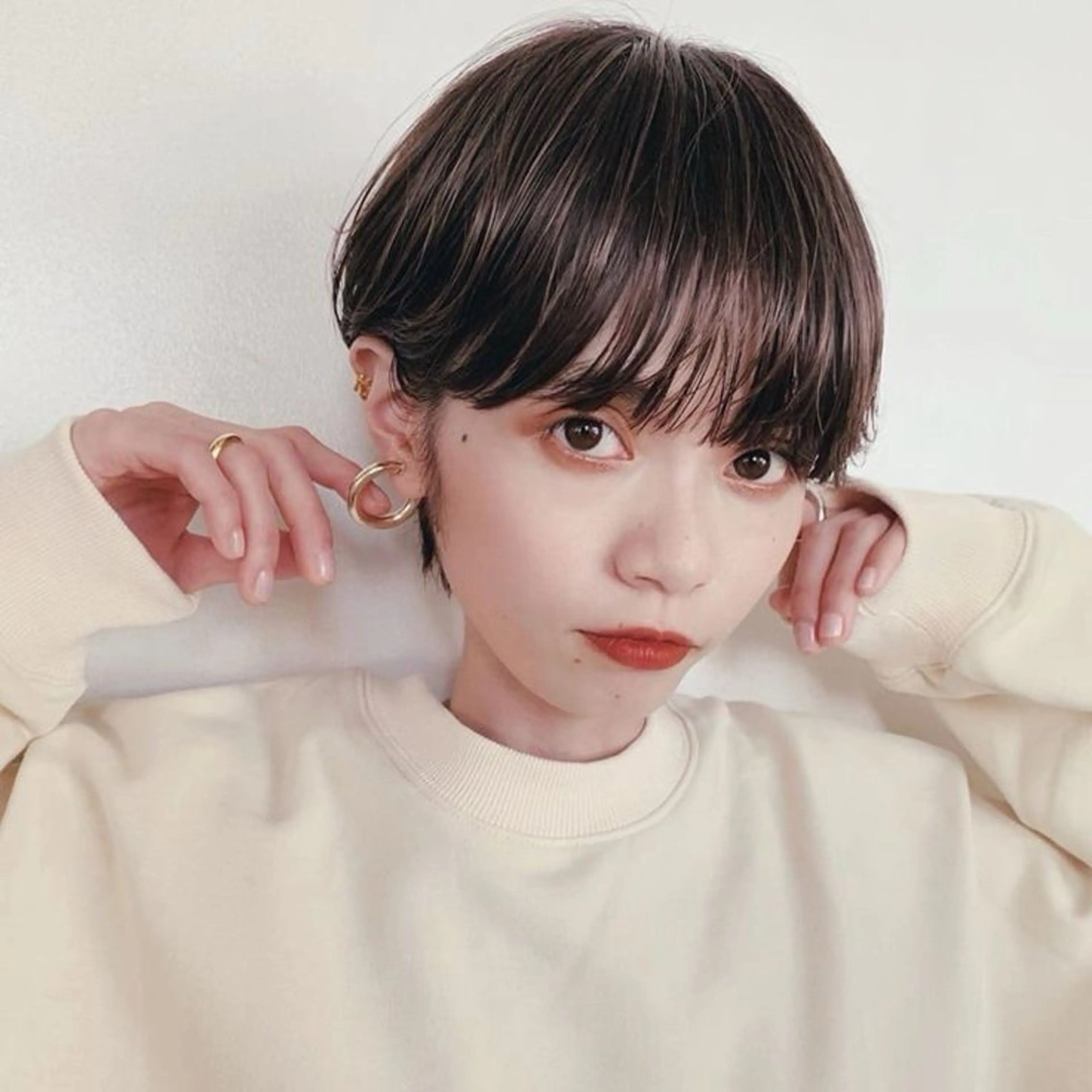 ショート ショートヘア サキ🤍ハイトーン 🩰くびれ巻きヘアのヘアスタイル