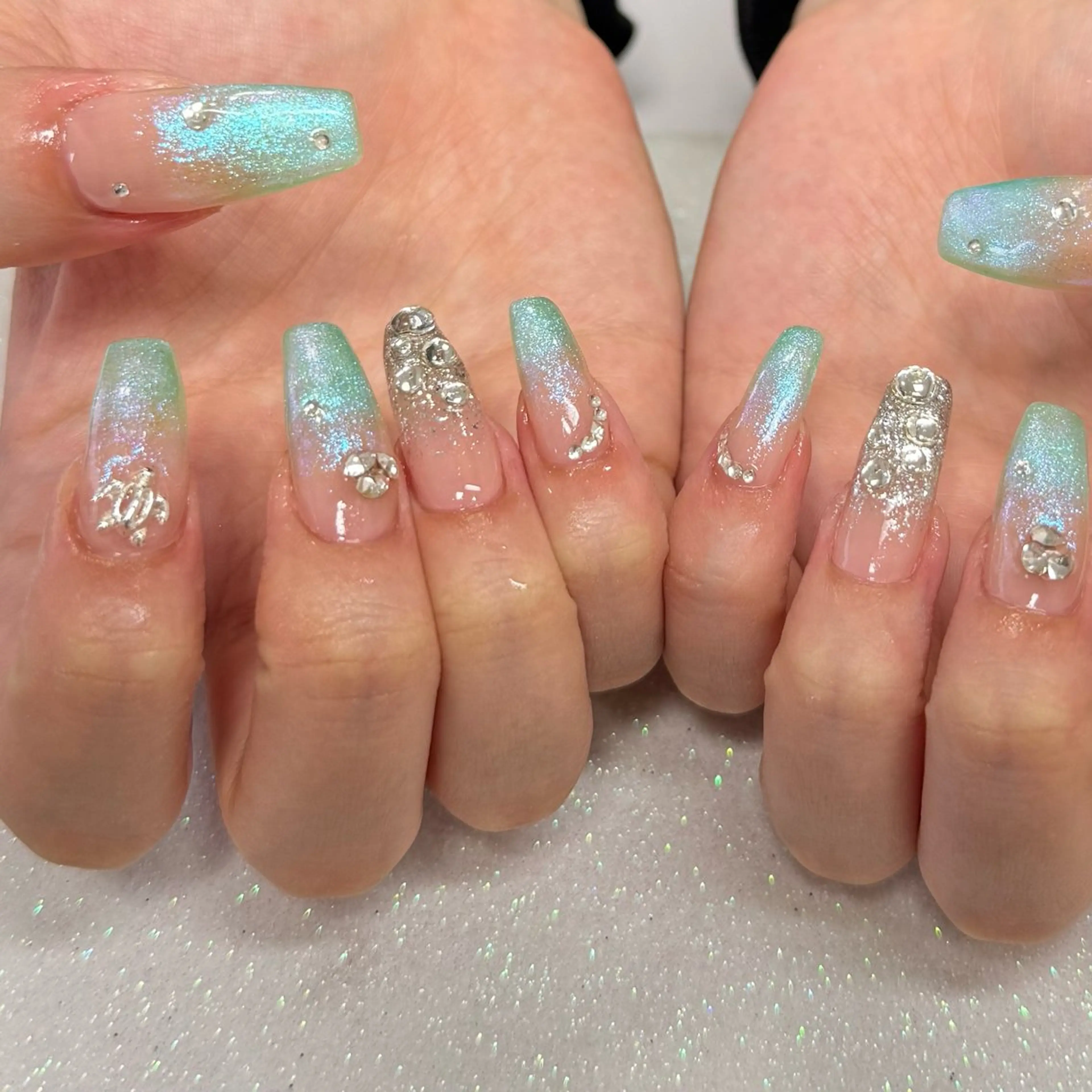 ネイル ハンドネイル VIERU 🌈🎀💖のネイルデザイン