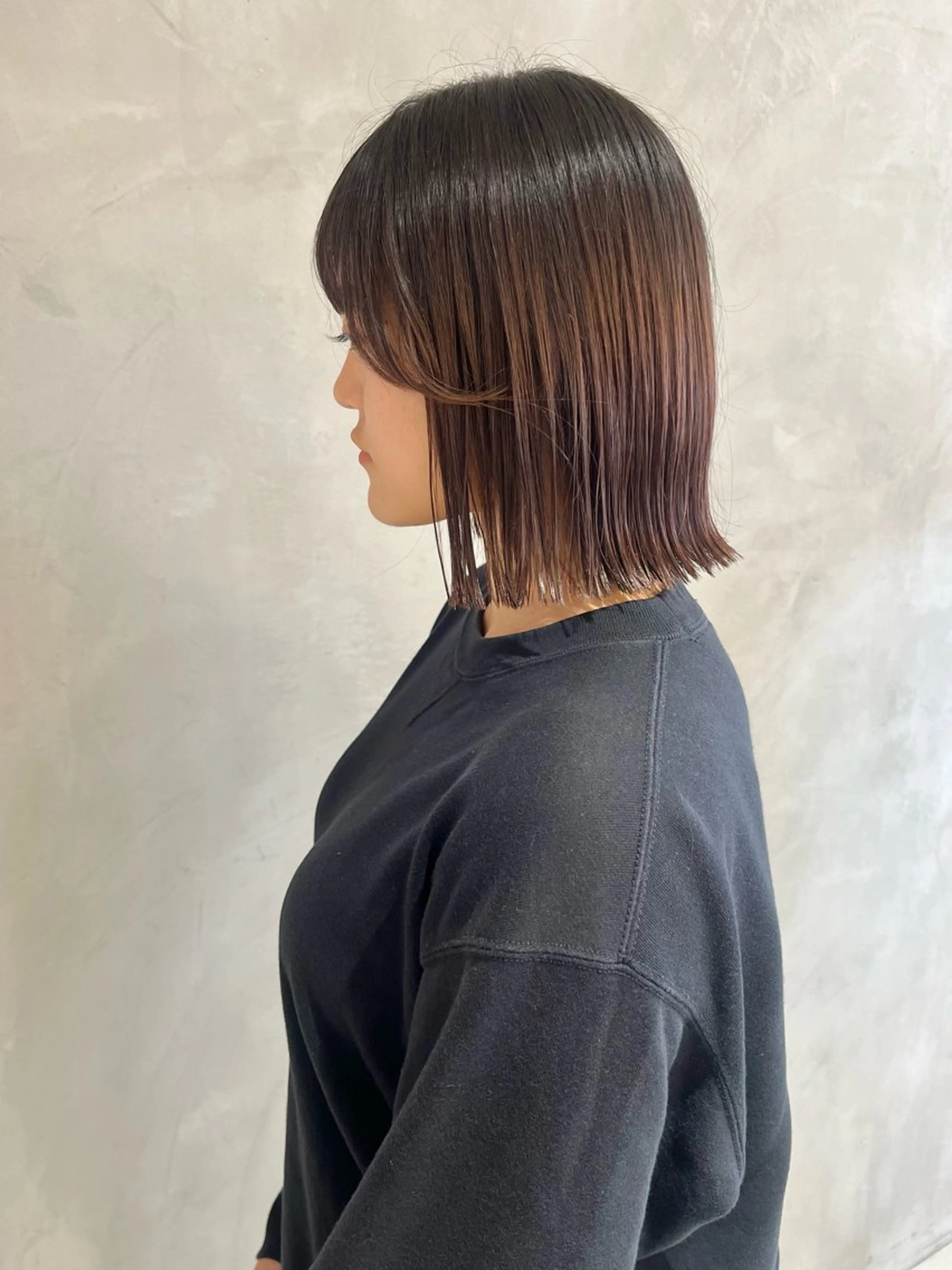 ミディアム カラー ボブ カット ヘアカラー トリートメント 切りっぱなしボブ/ 艶カラー/綾莉のヘアスタイル