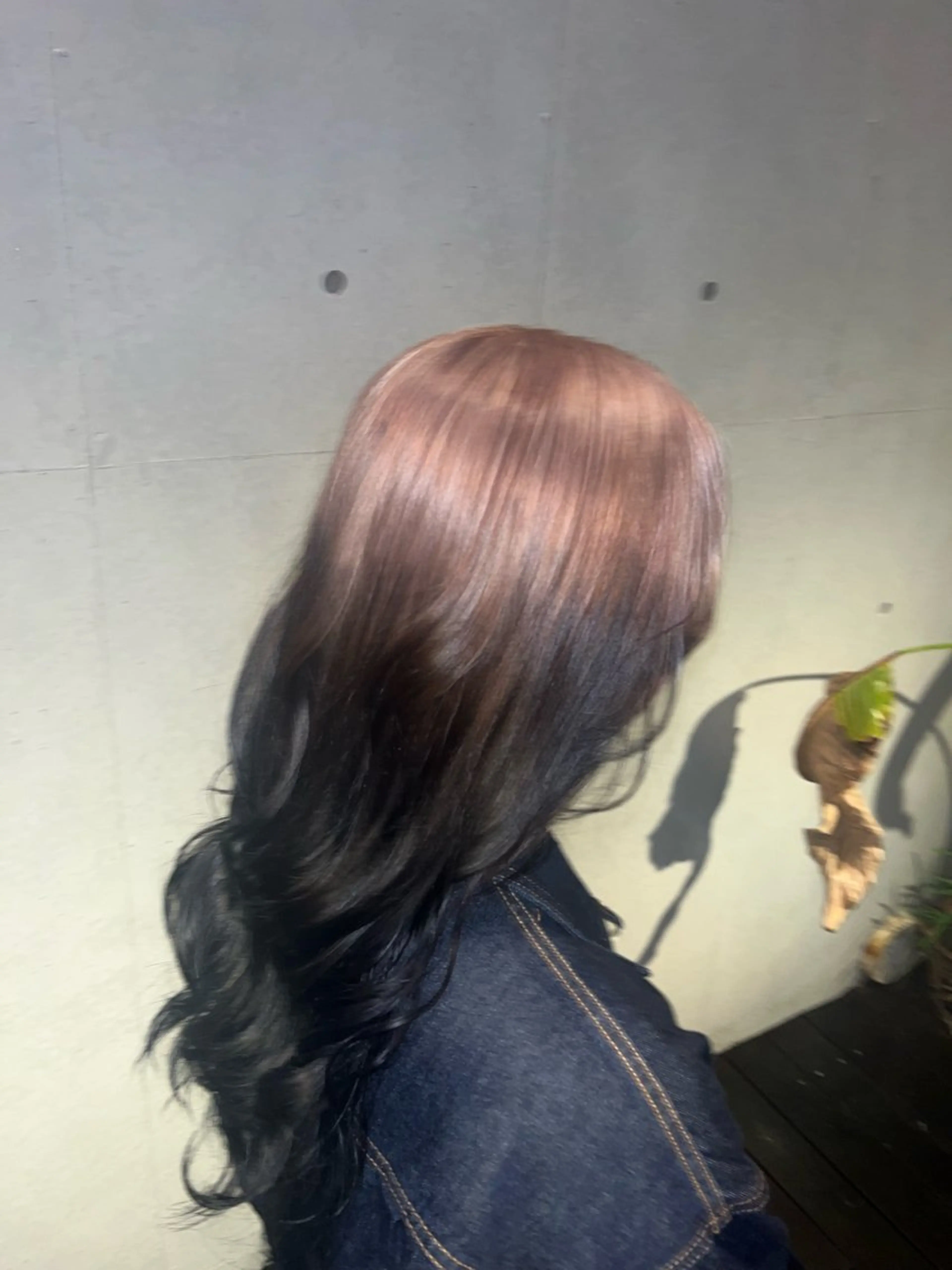 ロング カラー 小泉 ゆあのヘアスタイル