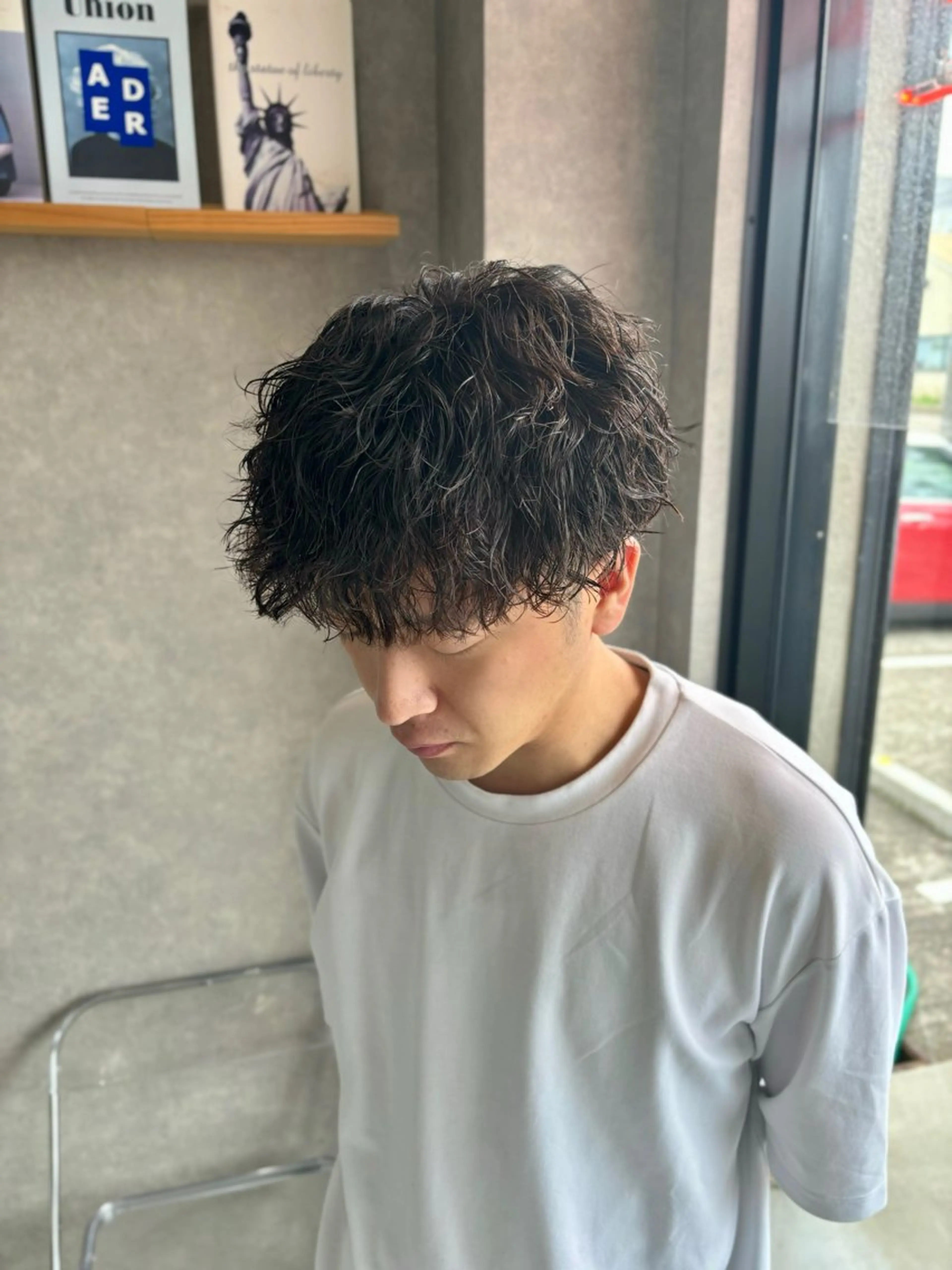 ショート パーマ メンズ センターパート メンズハイトーン マッシュウルフ マッシュ メンズパーマ カット パーマ トリートメント 長谷川 湧のヘアスタイル