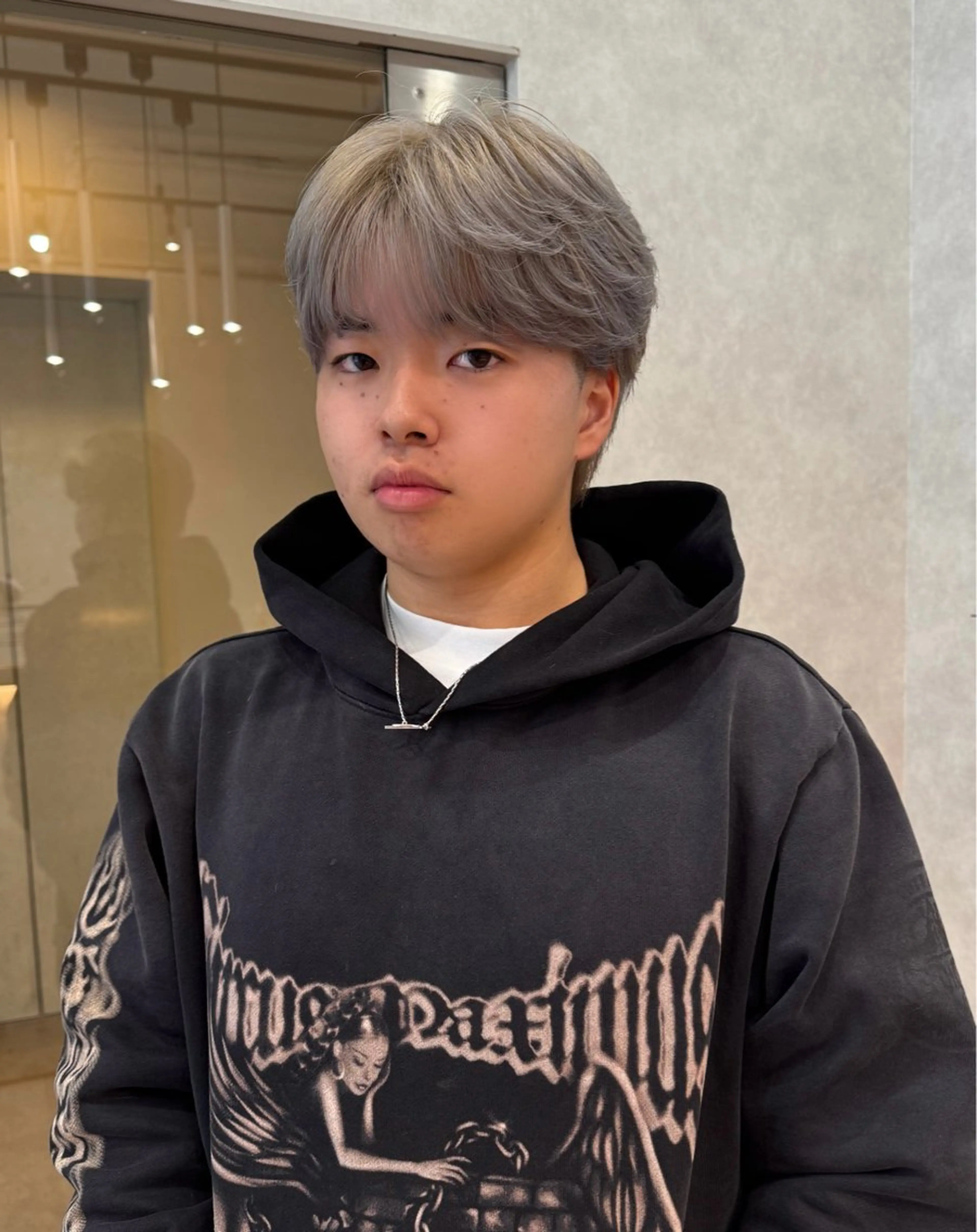 カラー メンズ メンズブリーチ ブリーチ カット ヘアカラー トリートメント mahoメンズ/韓国 🦋センターパートのヘアスタイル